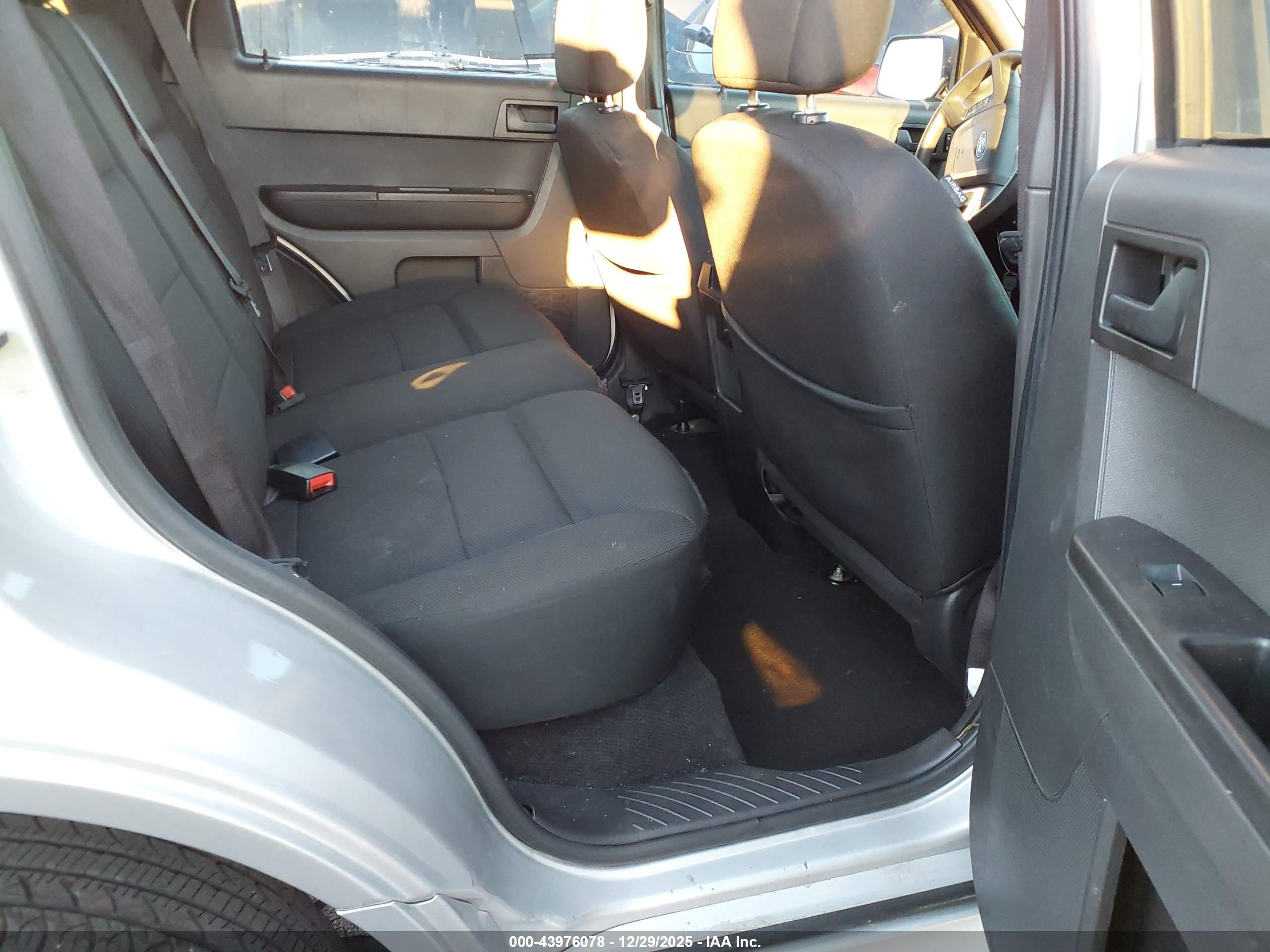 FORD ESCAPE image 8