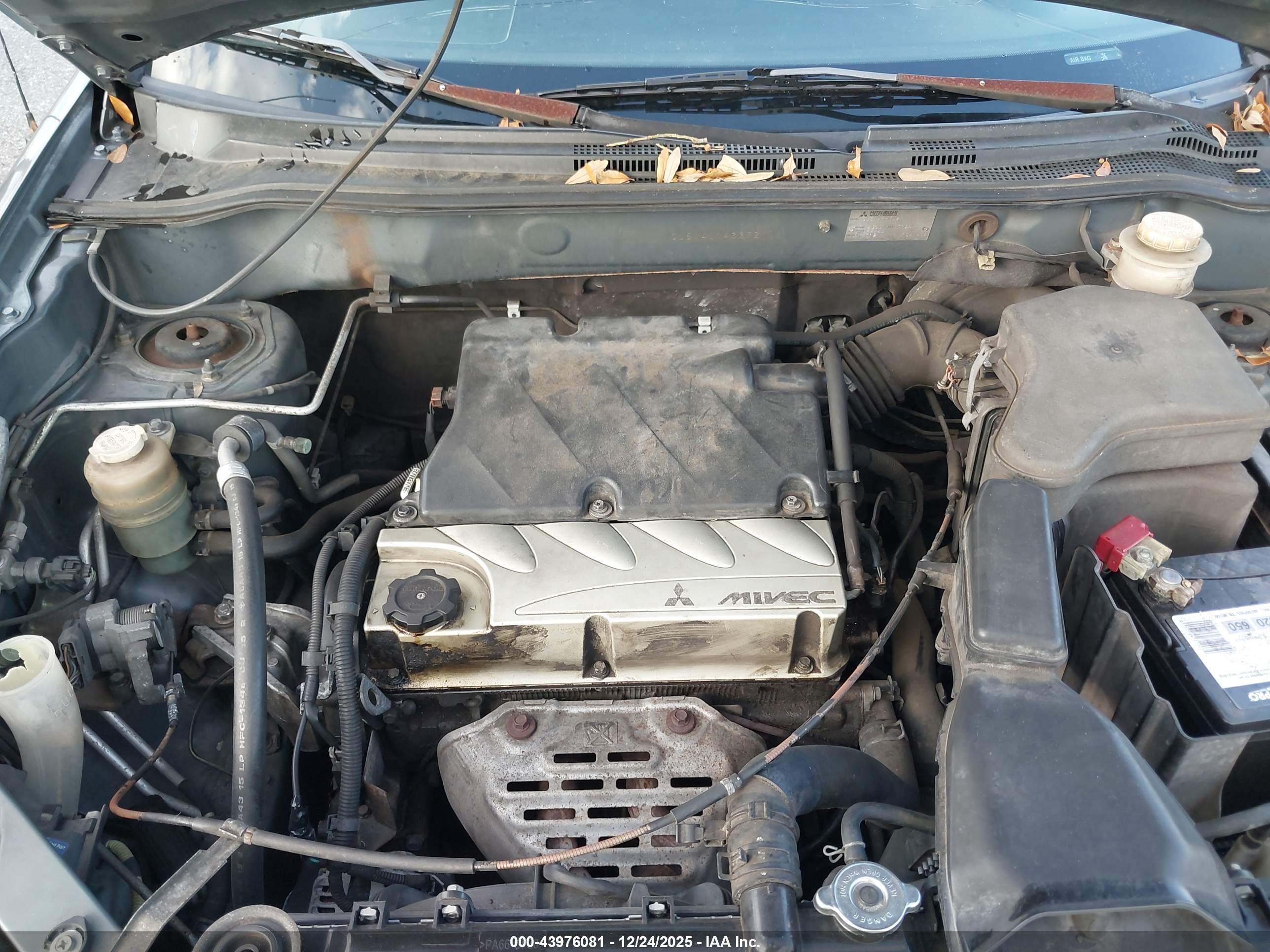 MITSUBISHI OUTLANDER image 10