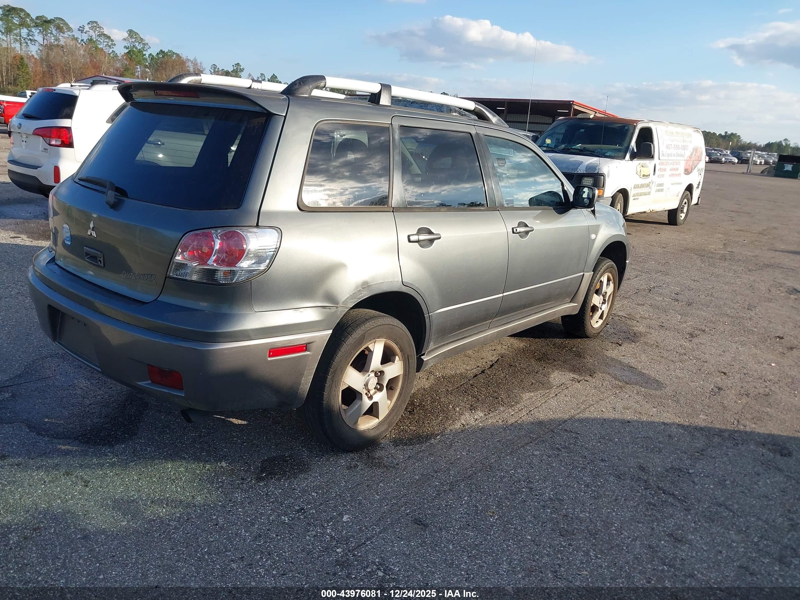 MITSUBISHI OUTLANDER image 4