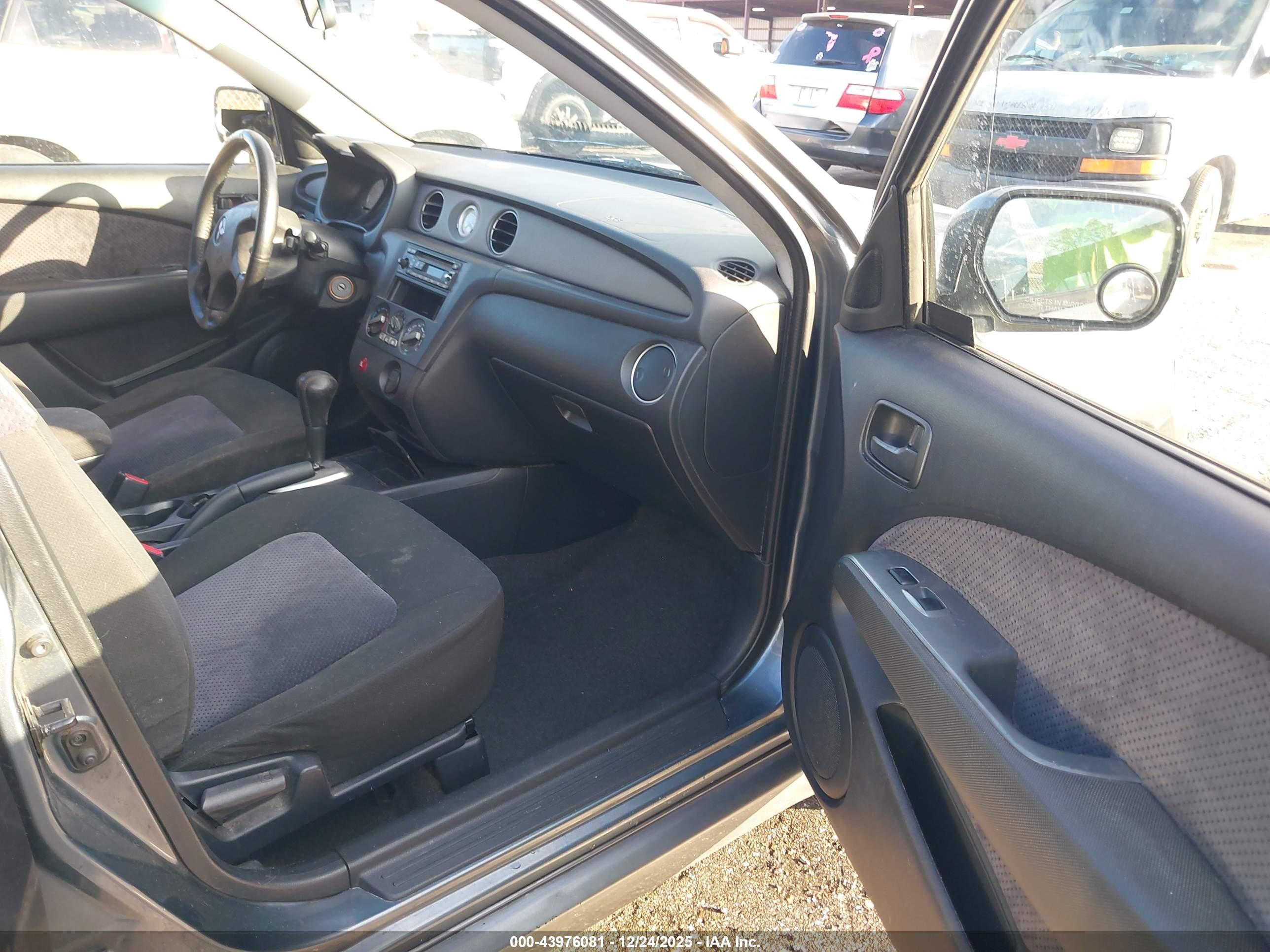 MITSUBISHI OUTLANDER image 5