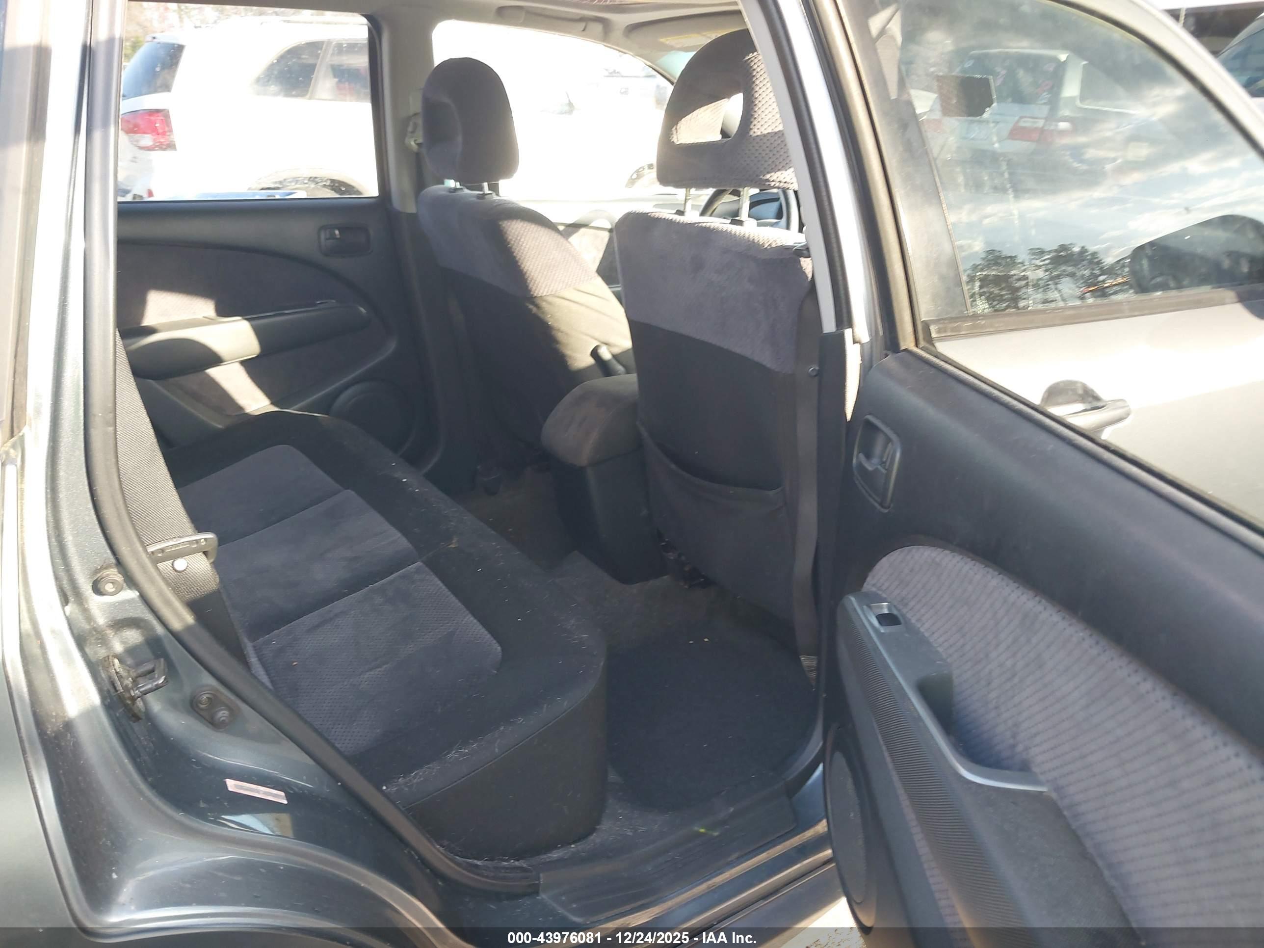 MITSUBISHI OUTLANDER image 8