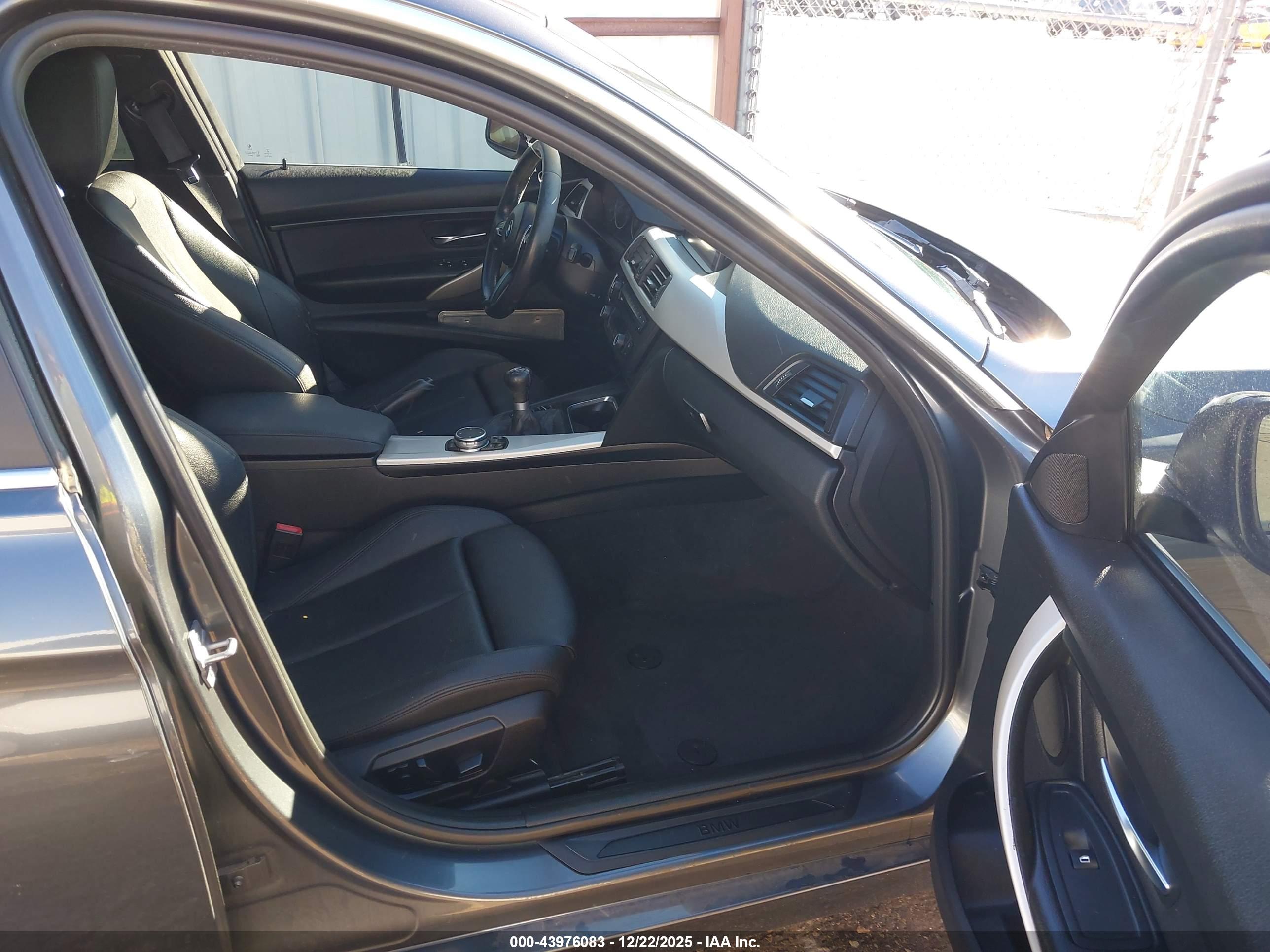 BMW 320I image 5