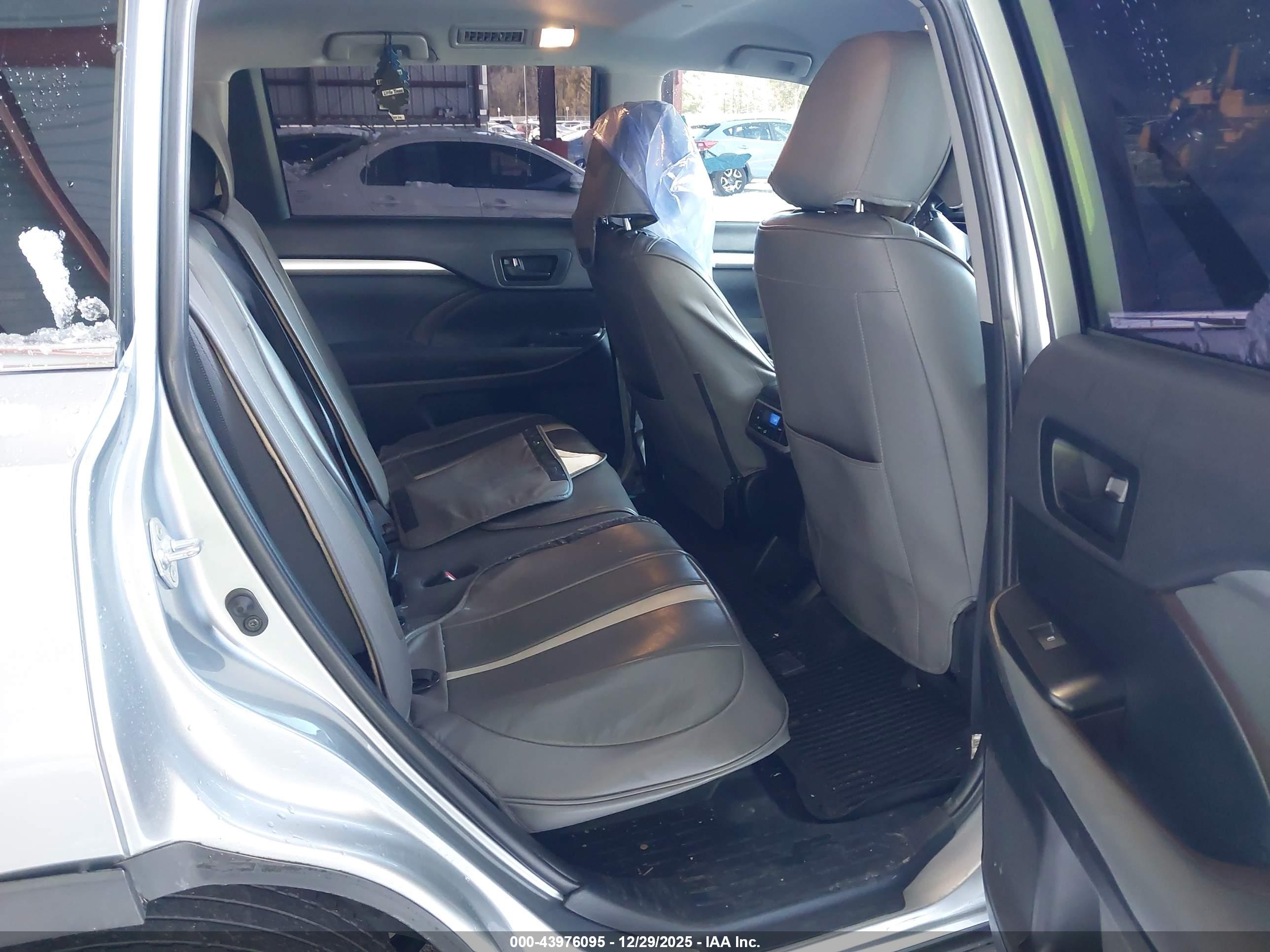 TOYOTA HIGHLANDER image 8