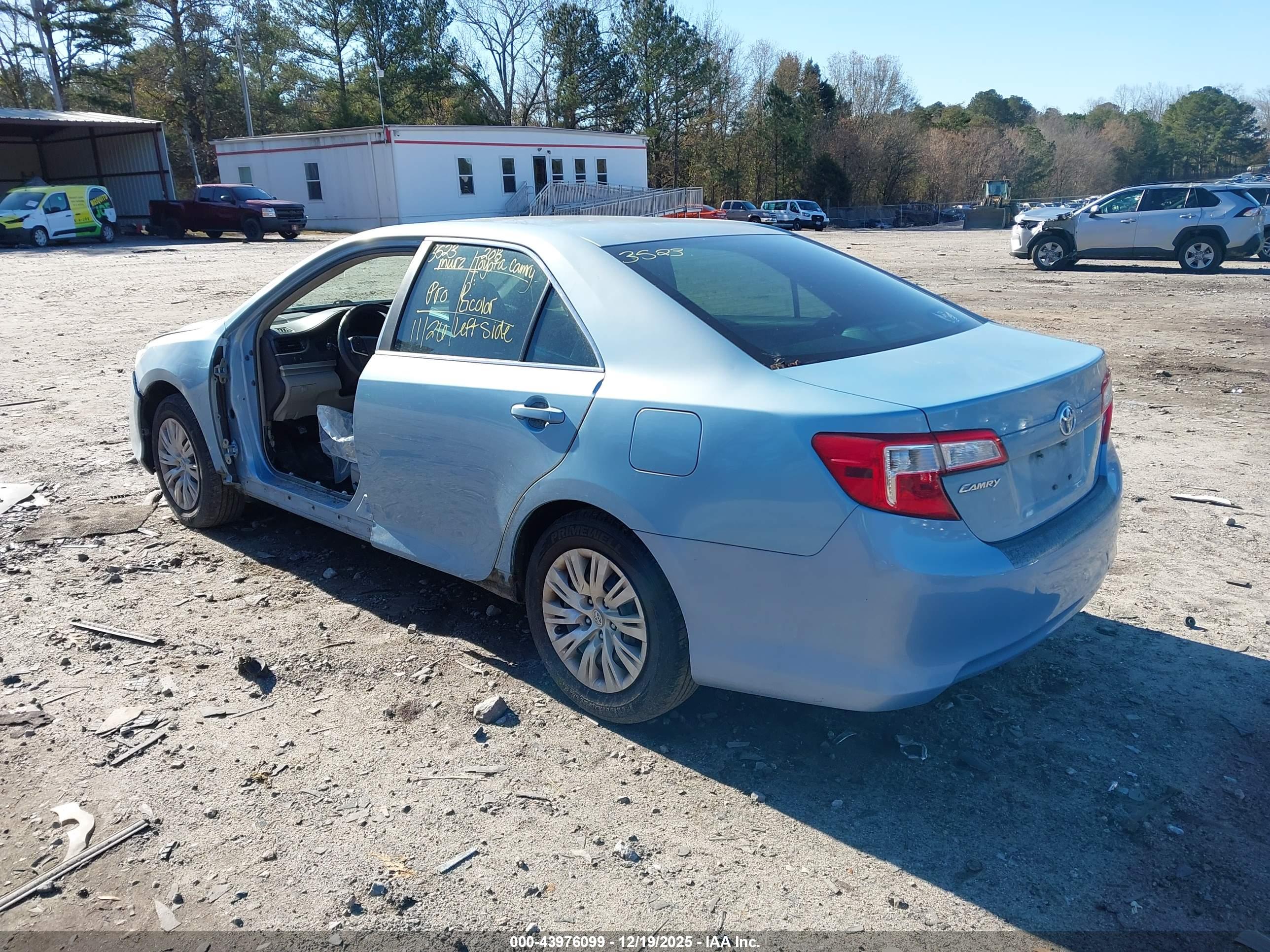 TOYOTA CAMRY image 3