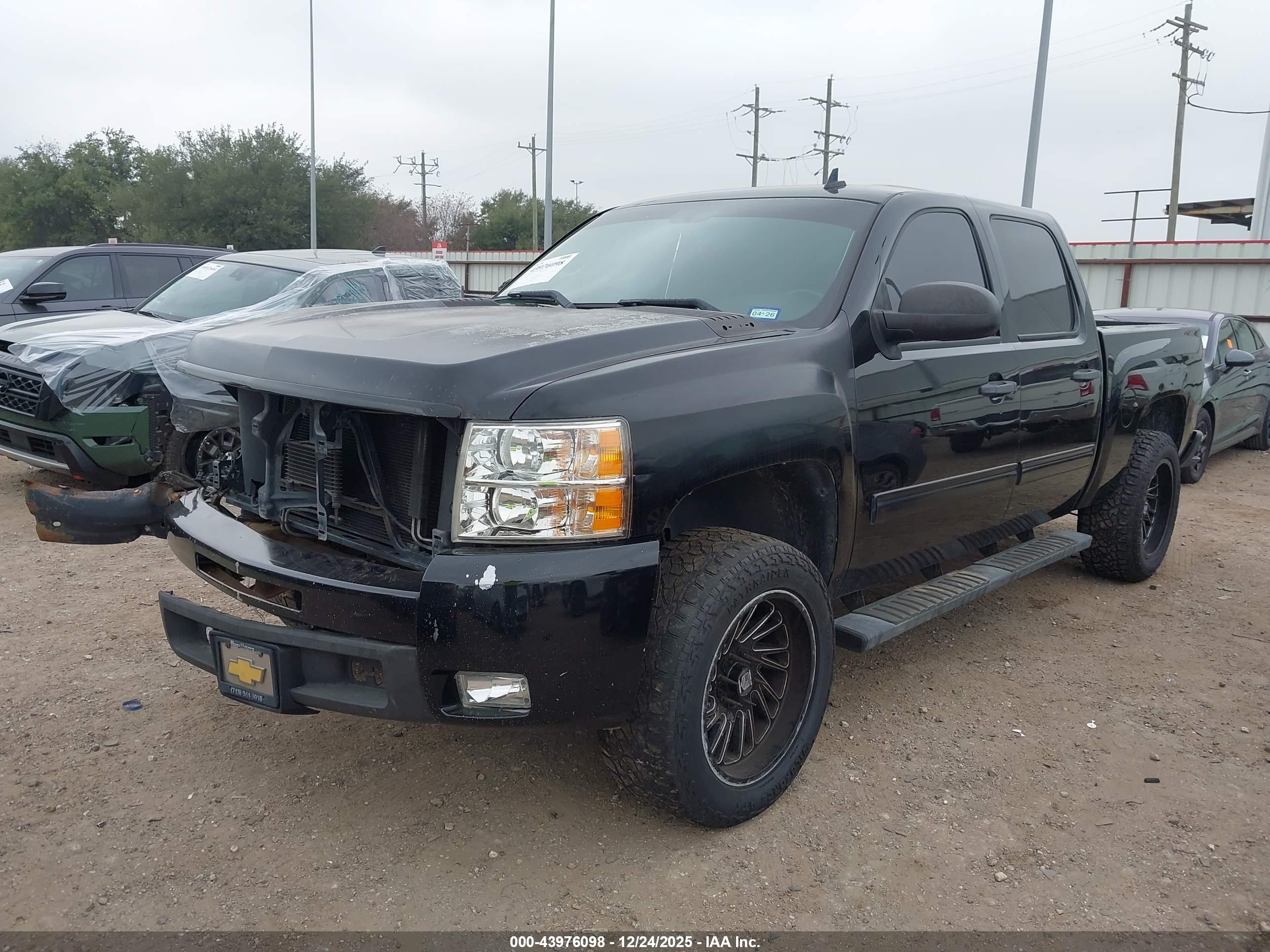 CHEVROLET SILVERADO image 2