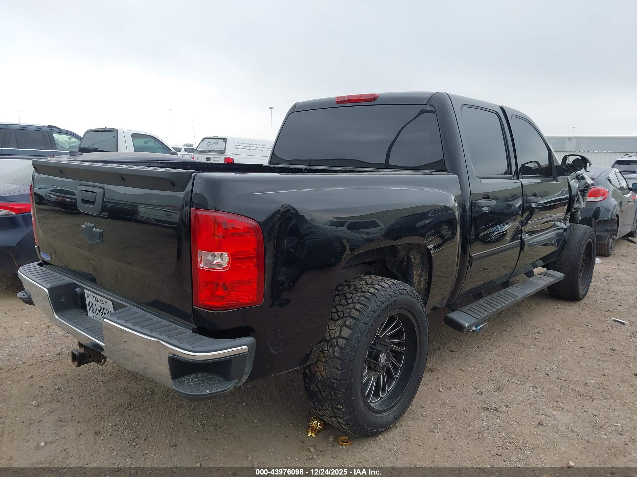 CHEVROLET SILVERADO image 4