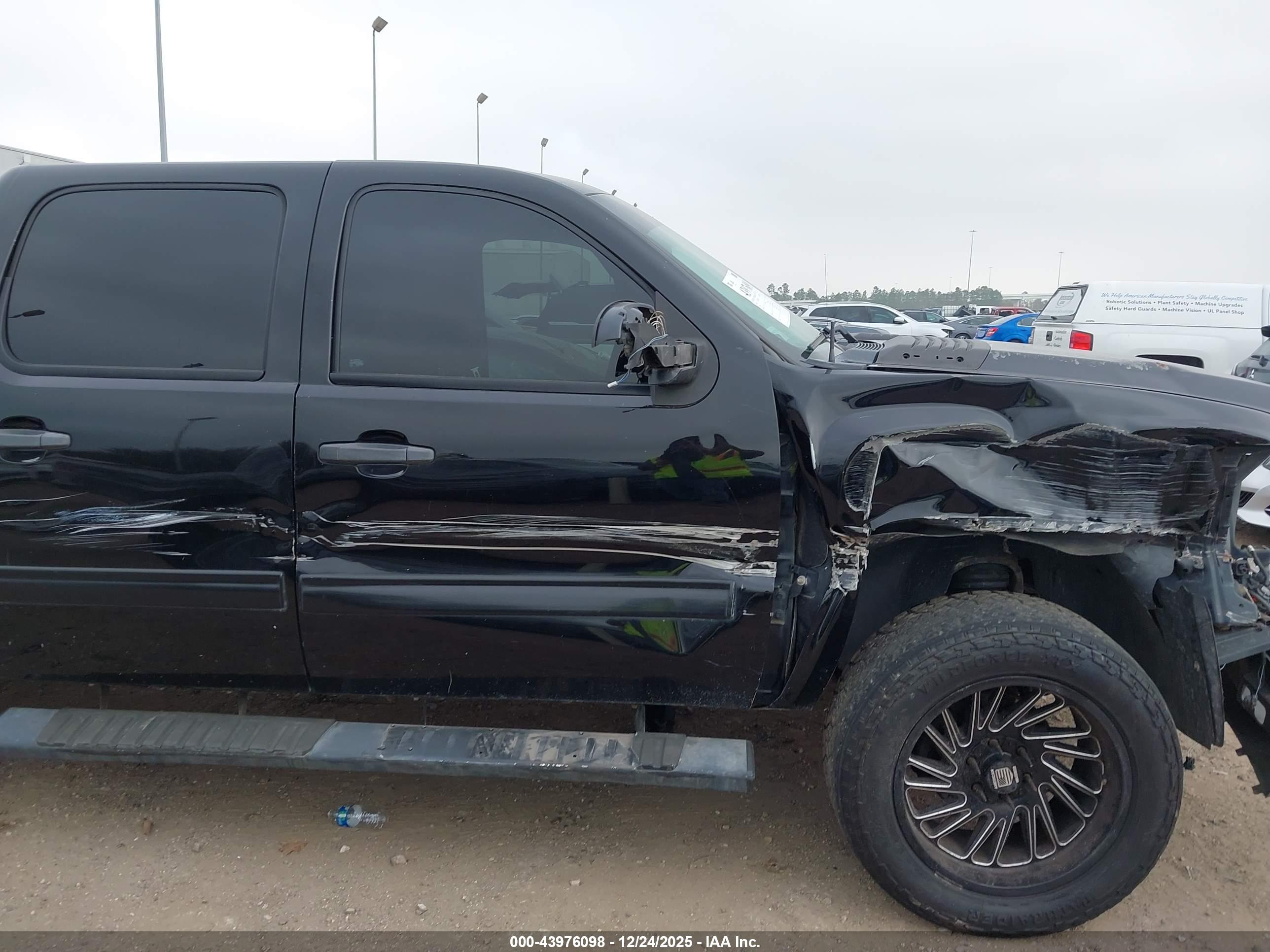 CHEVROLET SILVERADO image 6