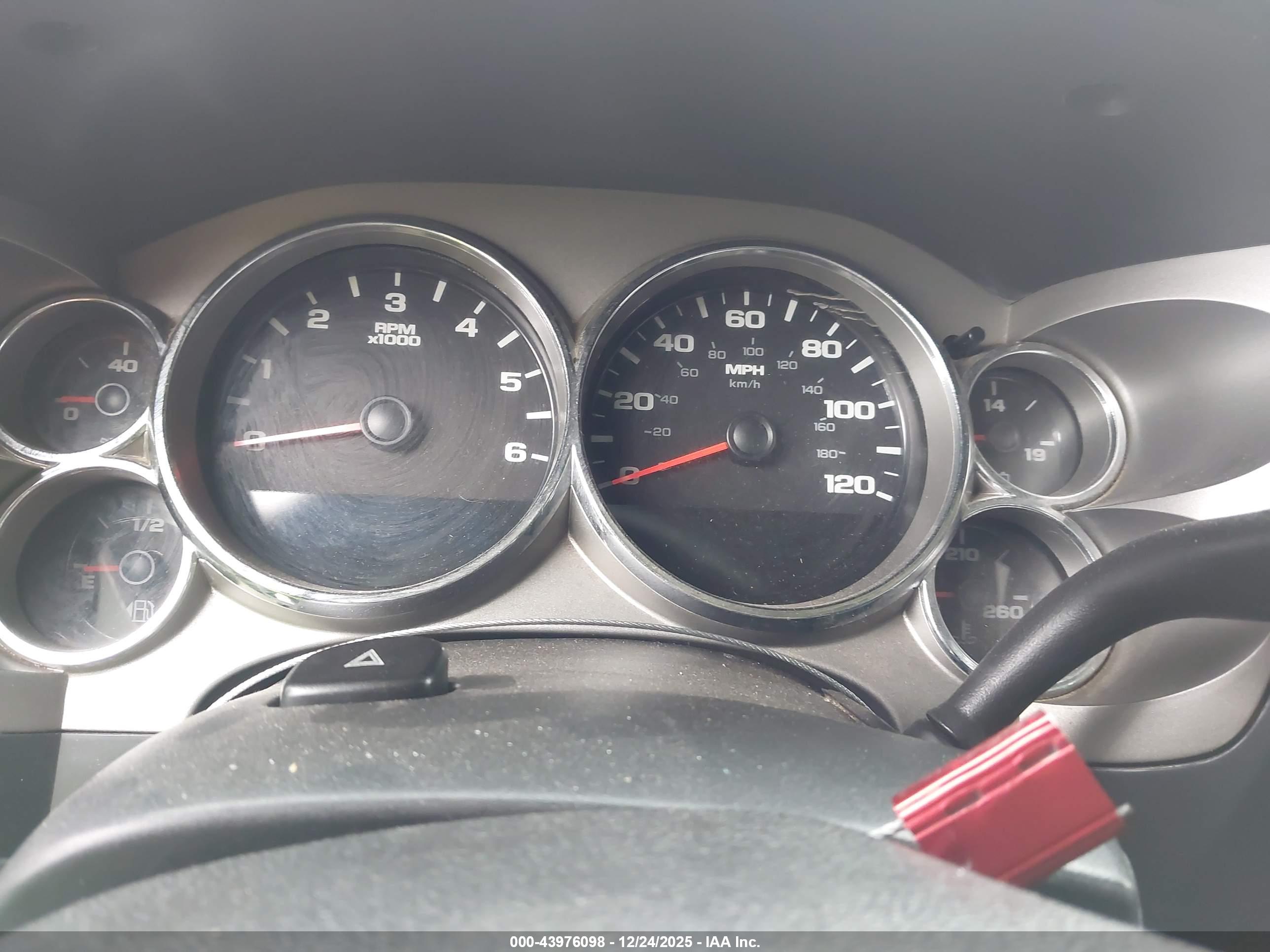 CHEVROLET SILVERADO image 7