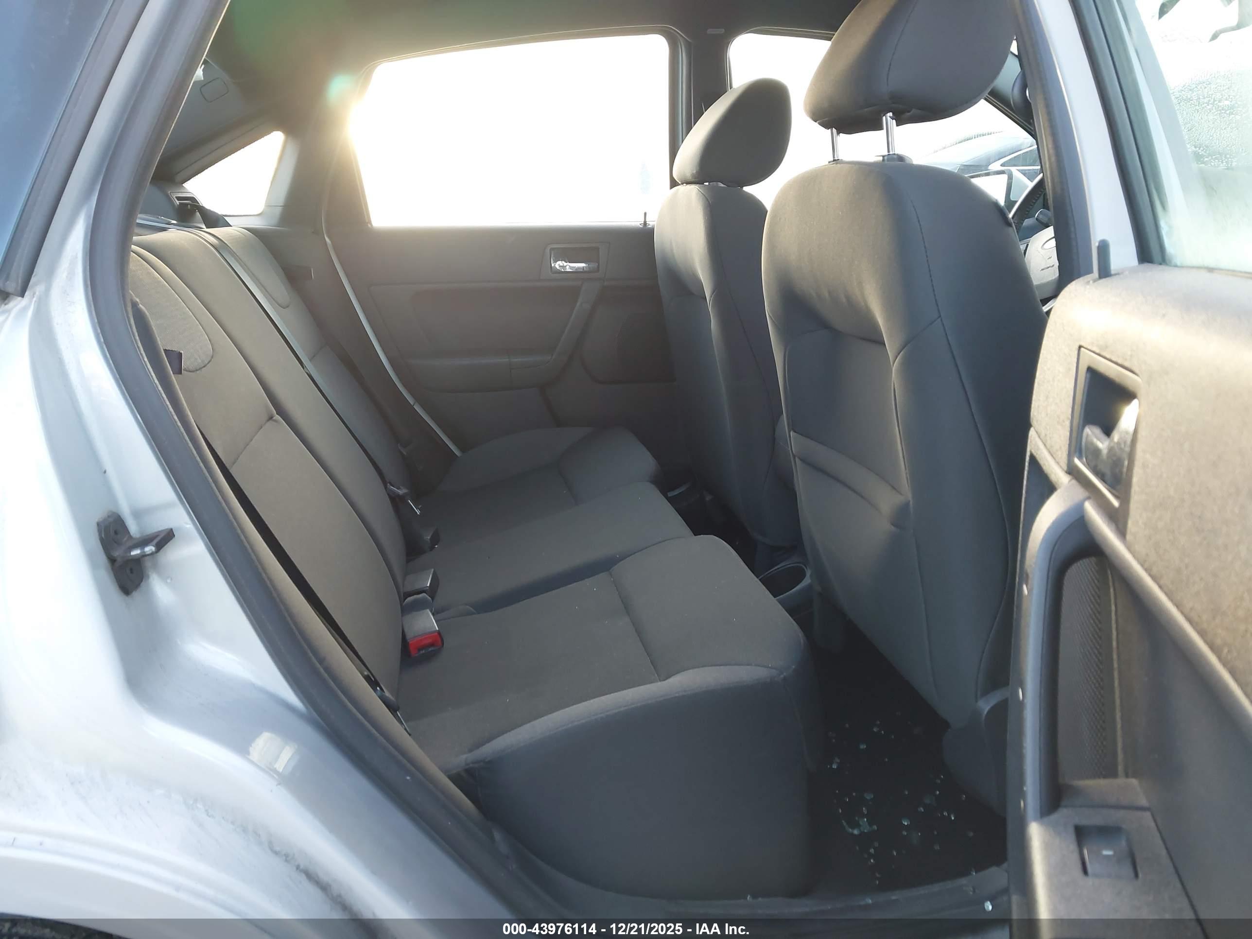 FORD FOCUS image 8