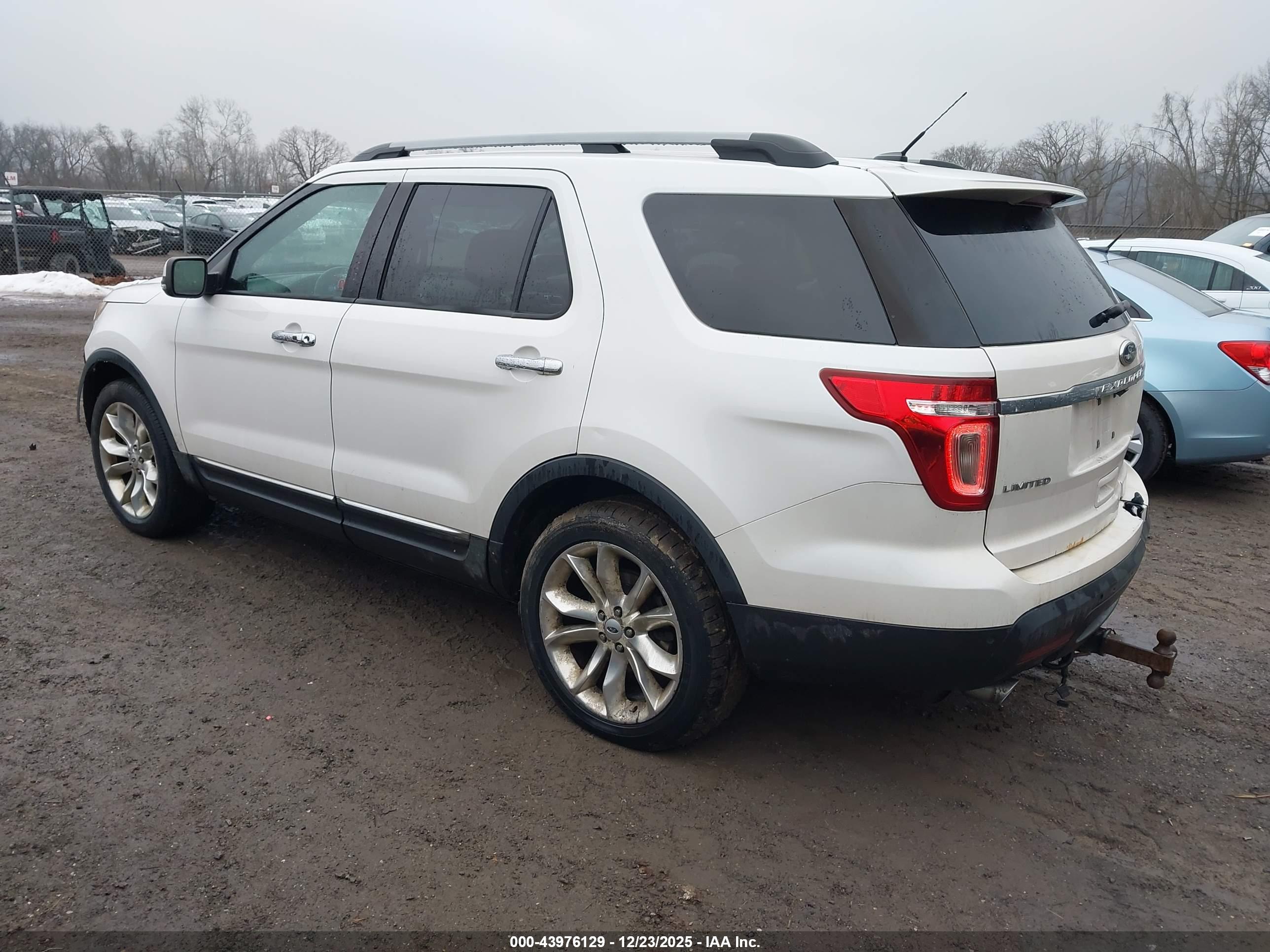 FORD EXPLORER image 3