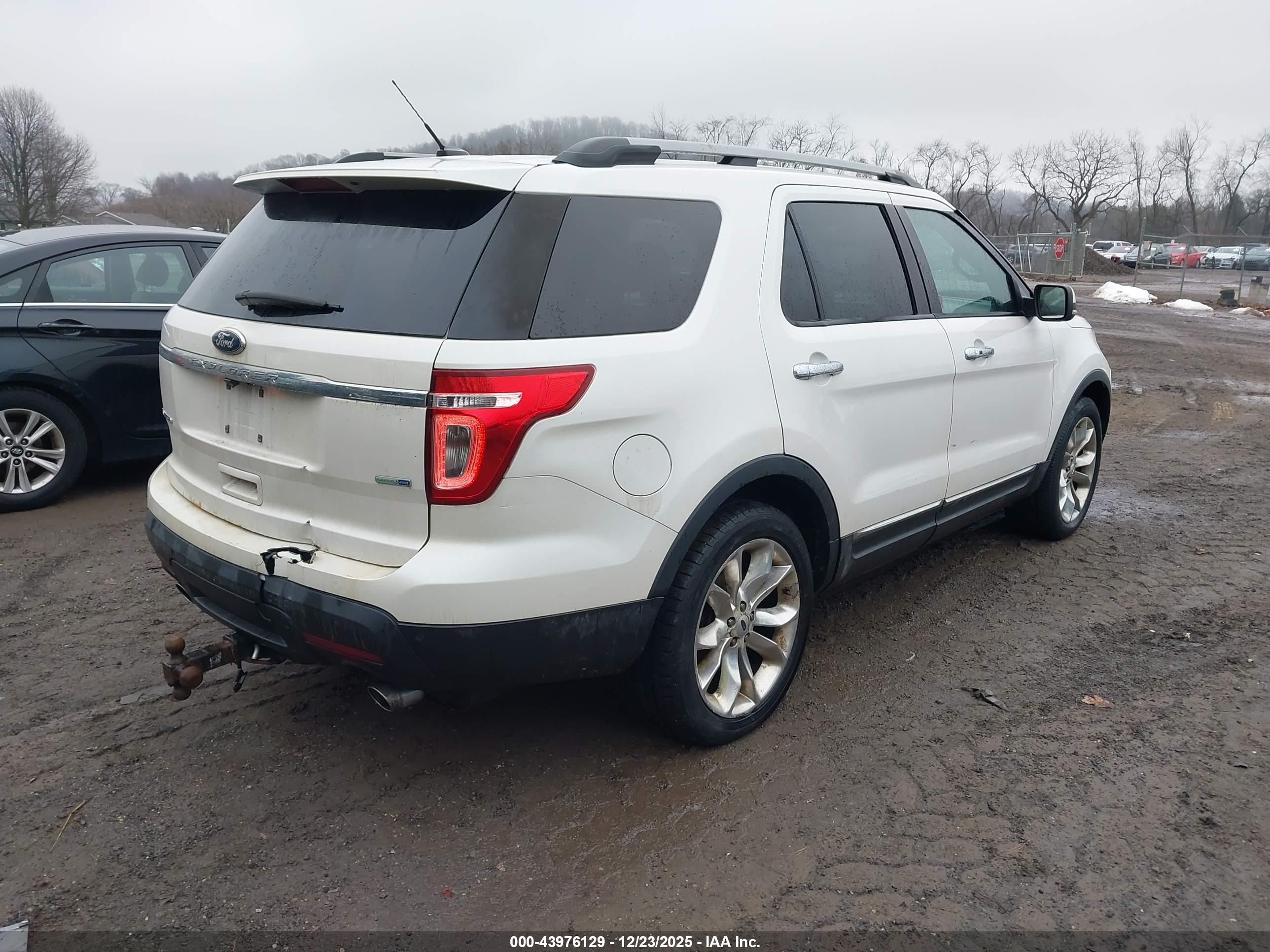 FORD EXPLORER image 4