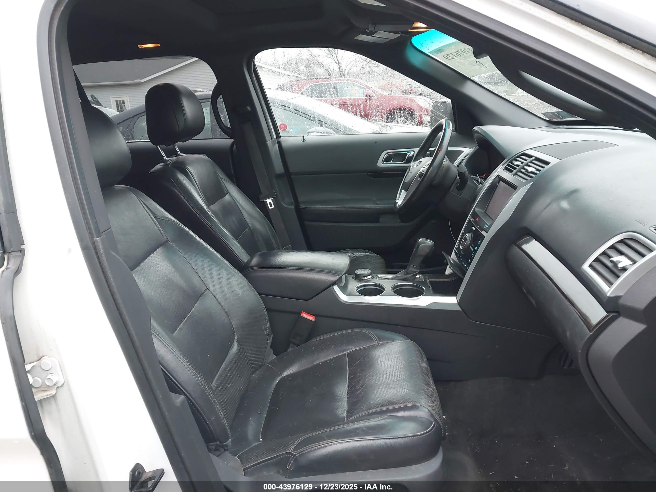 FORD EXPLORER image 5