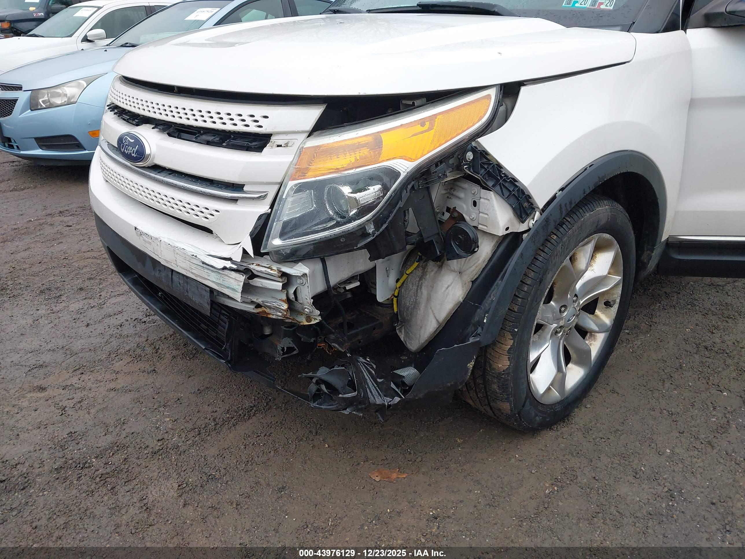 FORD EXPLORER image 6