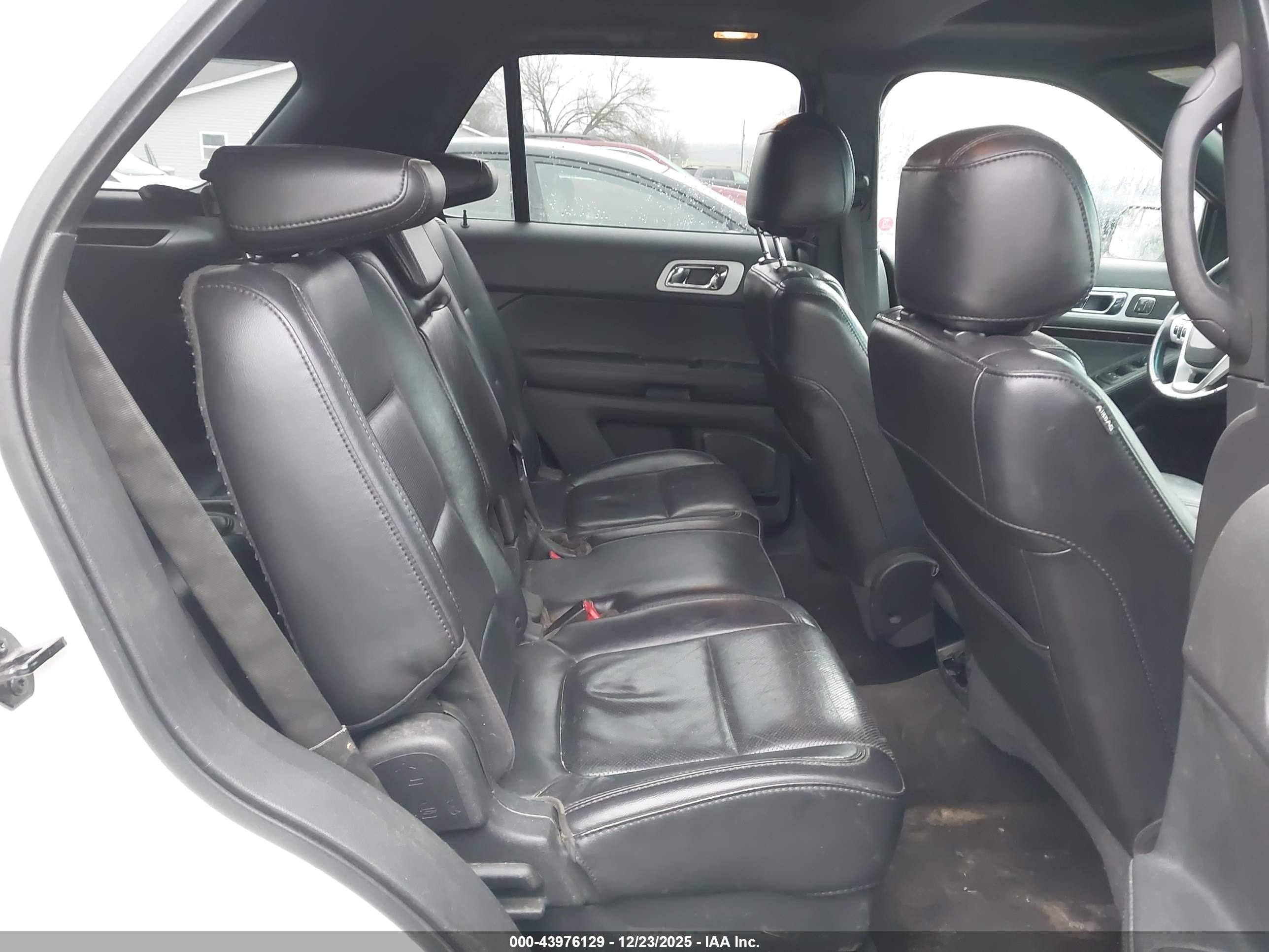 FORD EXPLORER image 8