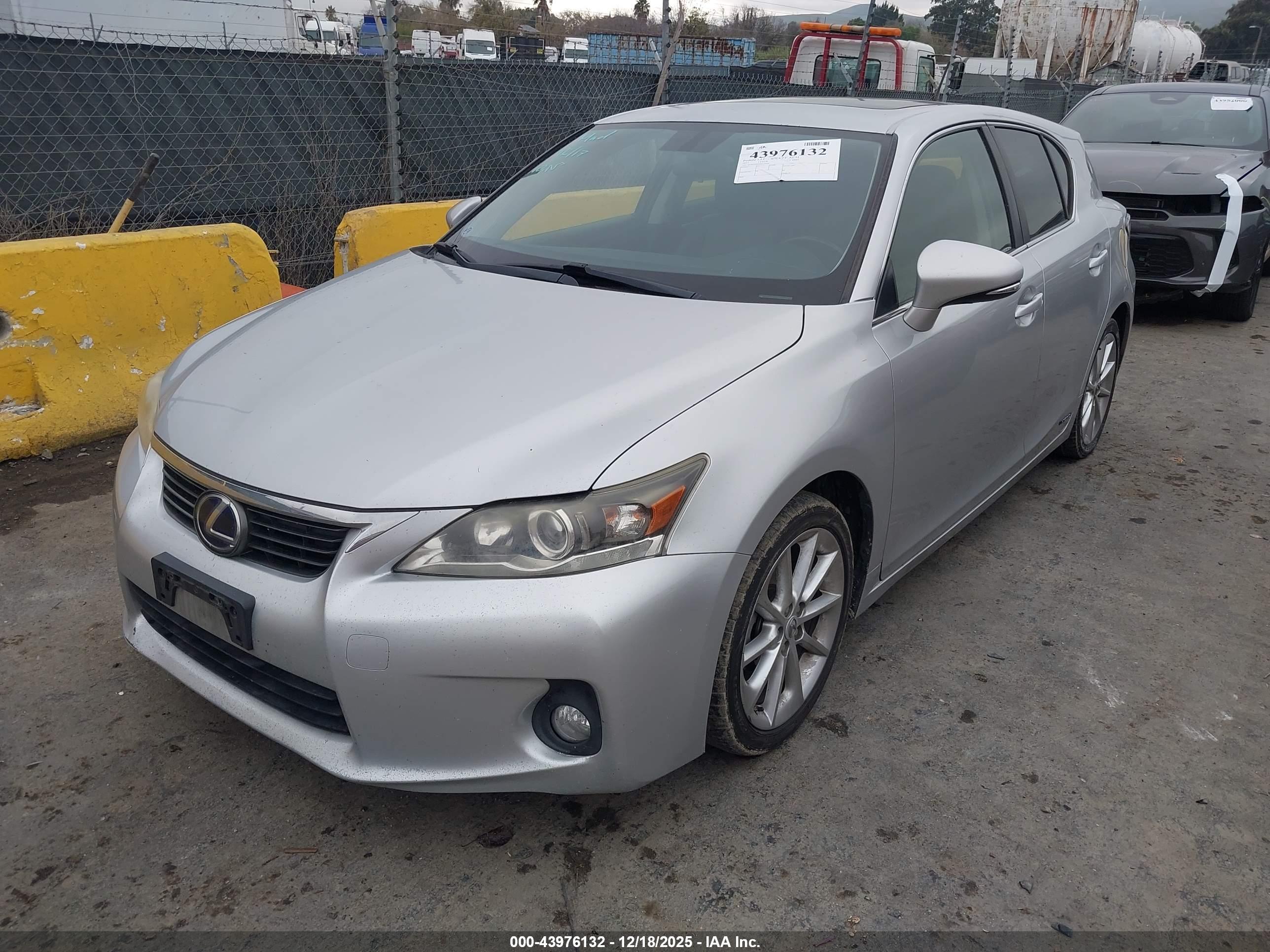 LEXUS CT image 2