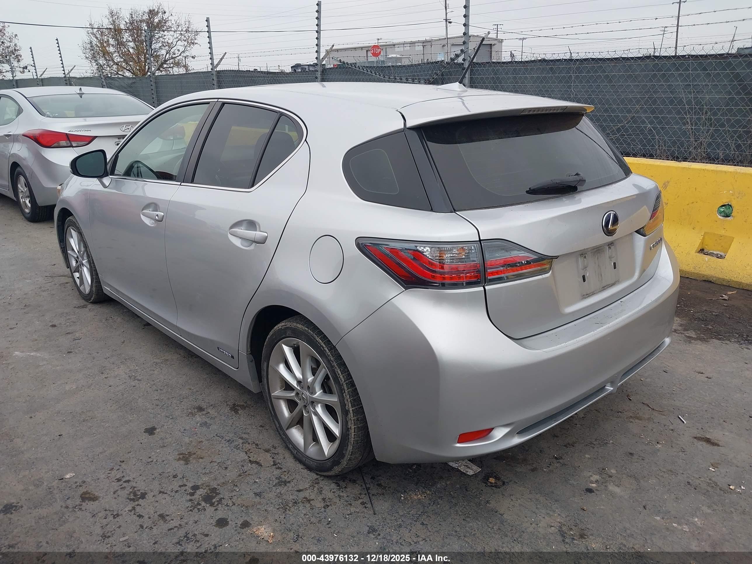 LEXUS CT image 3