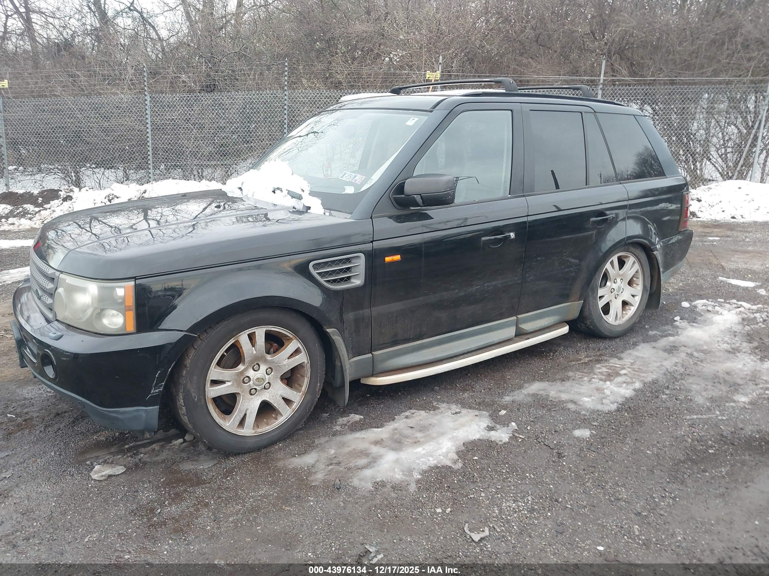 LAND ROVER image 2