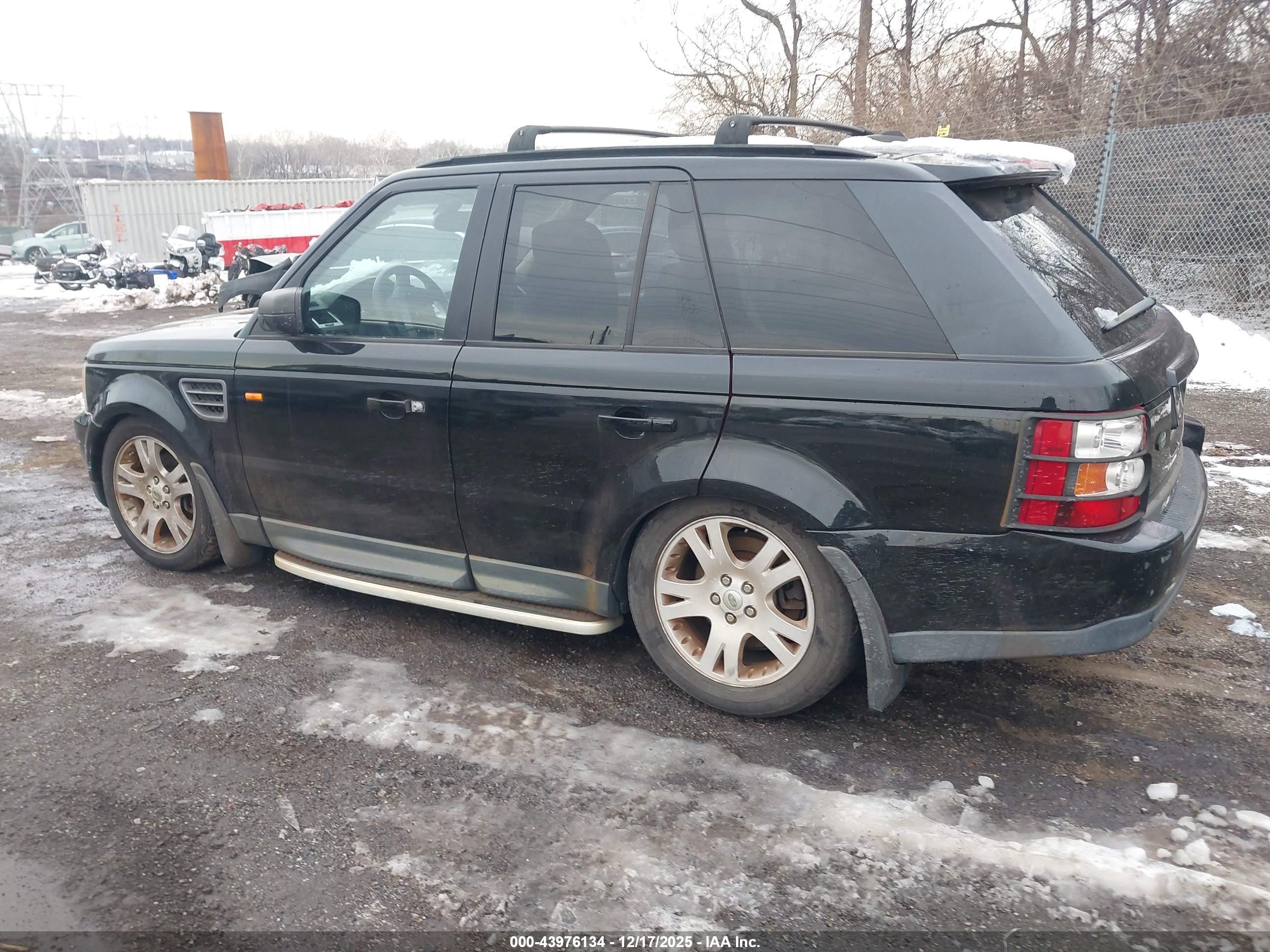 LAND ROVER image 3