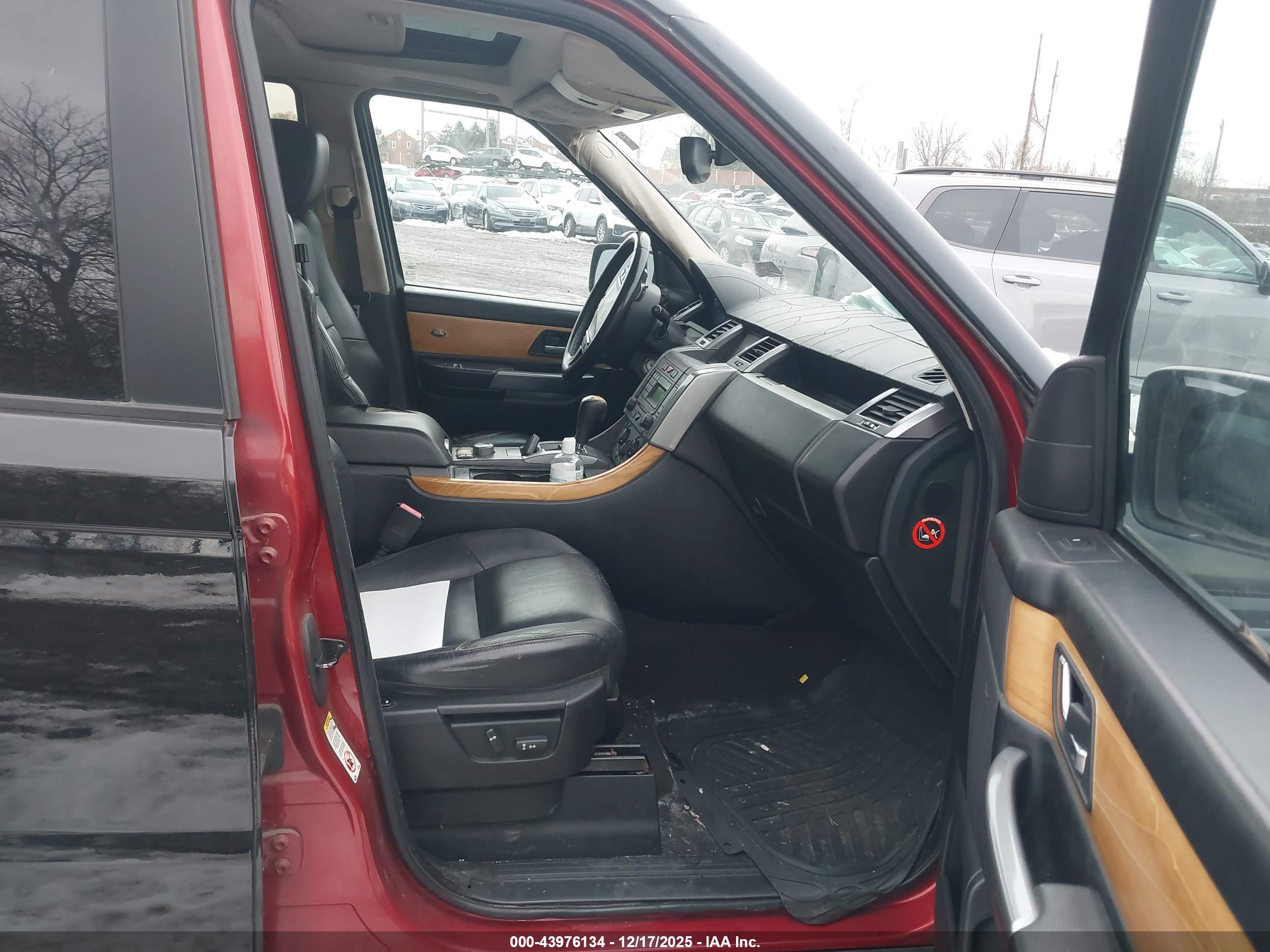 LAND ROVER image 5