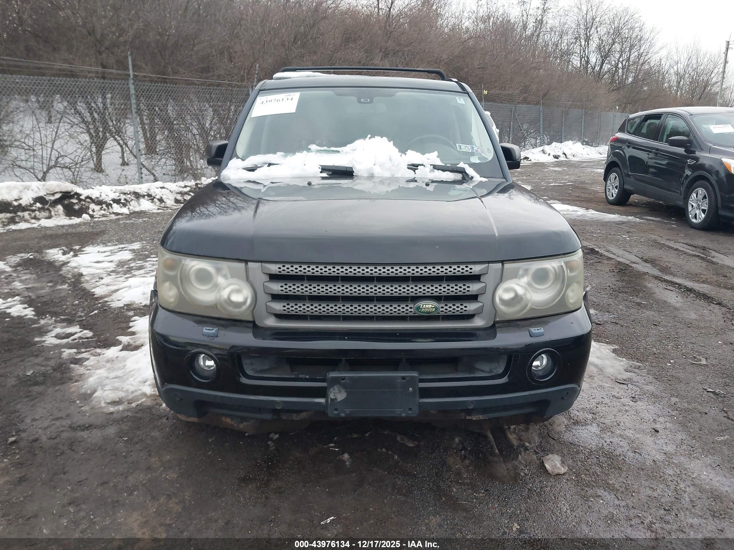 LAND ROVER image 6