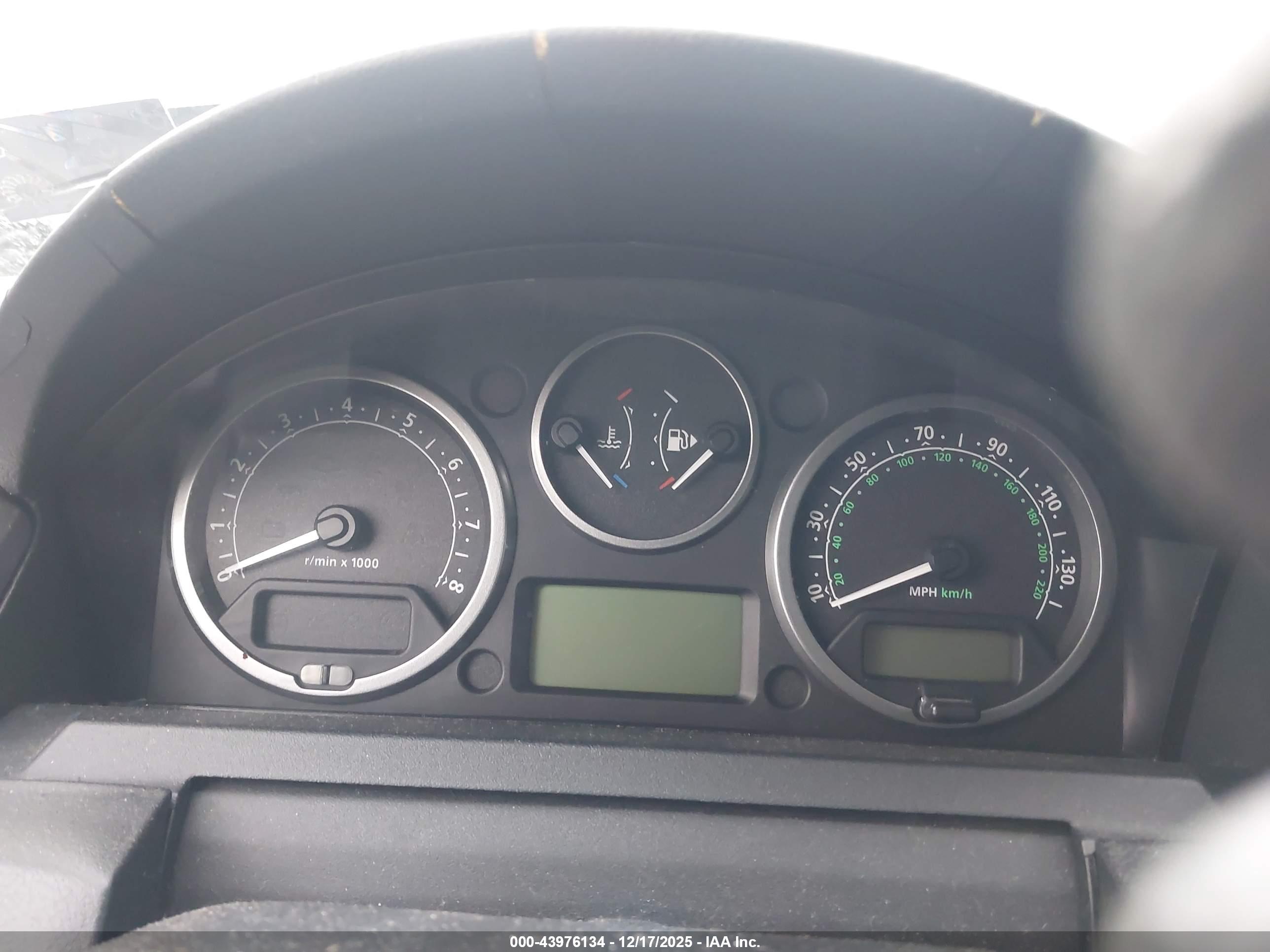 LAND ROVER image 7