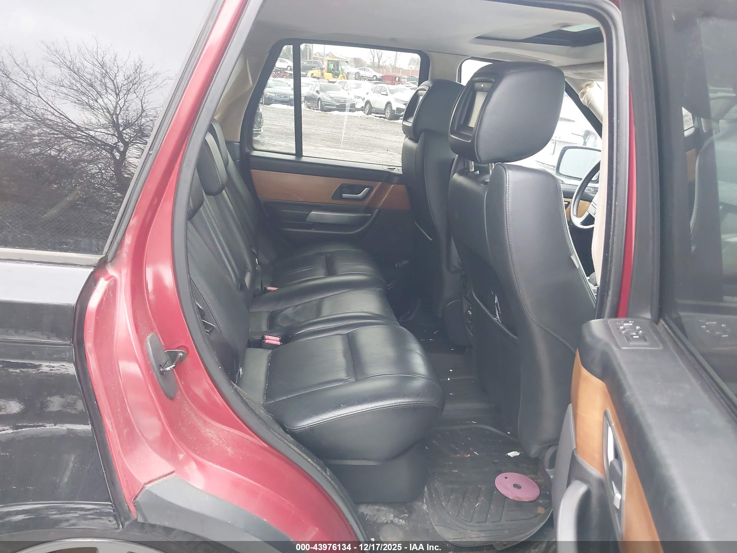 LAND ROVER image 8