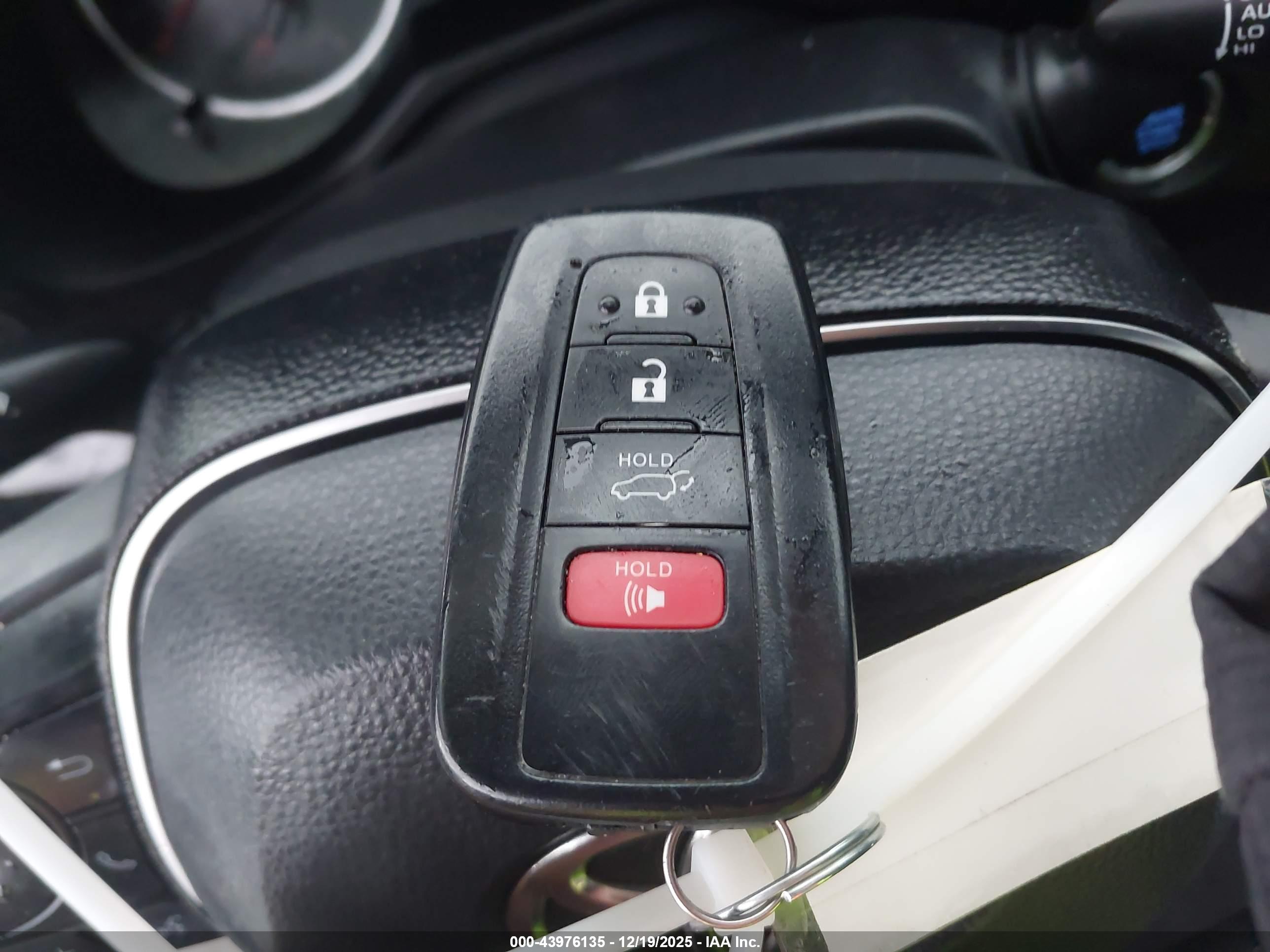 TOYOTA RAV4 image 11