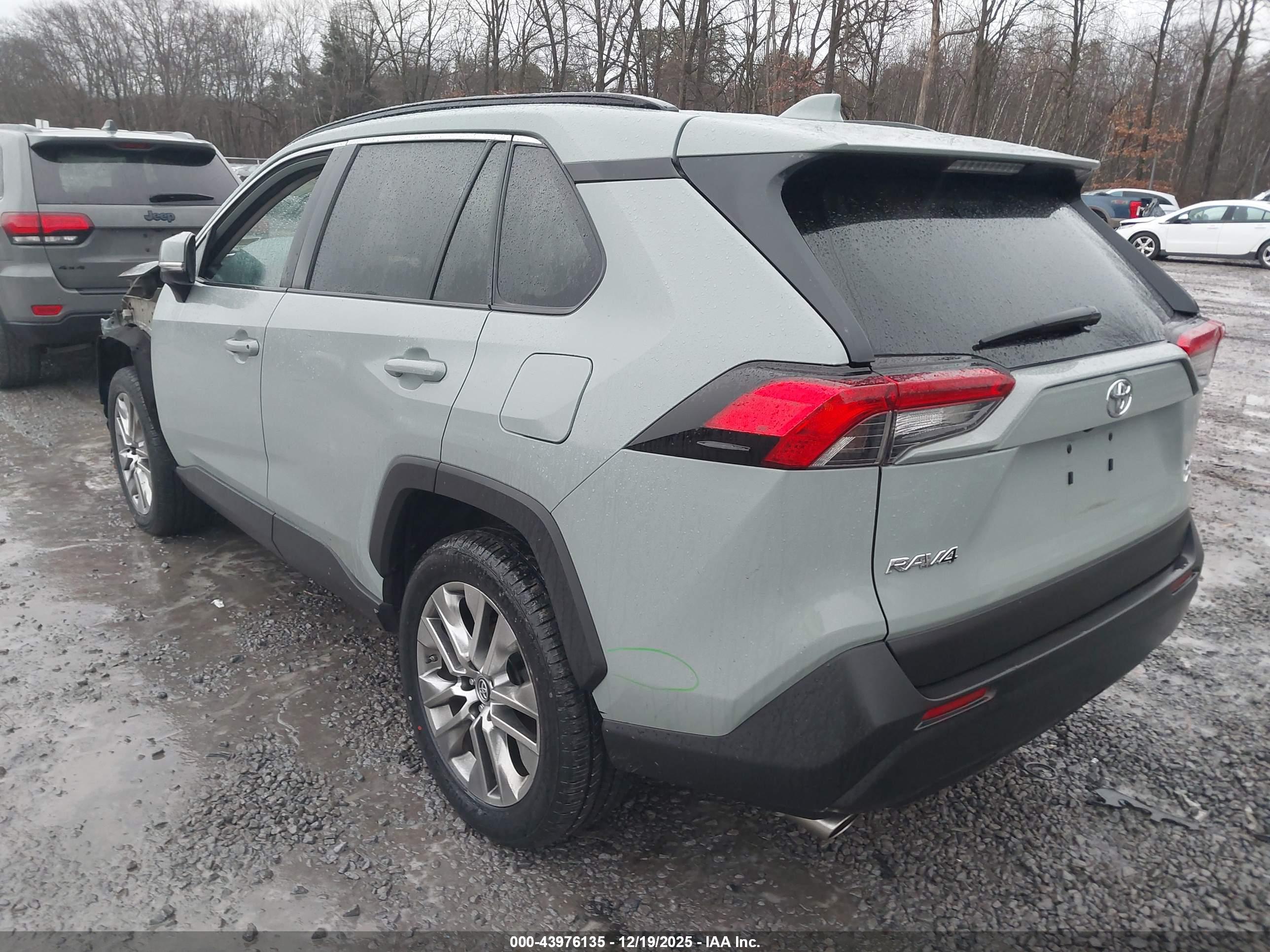 TOYOTA RAV4 image 3