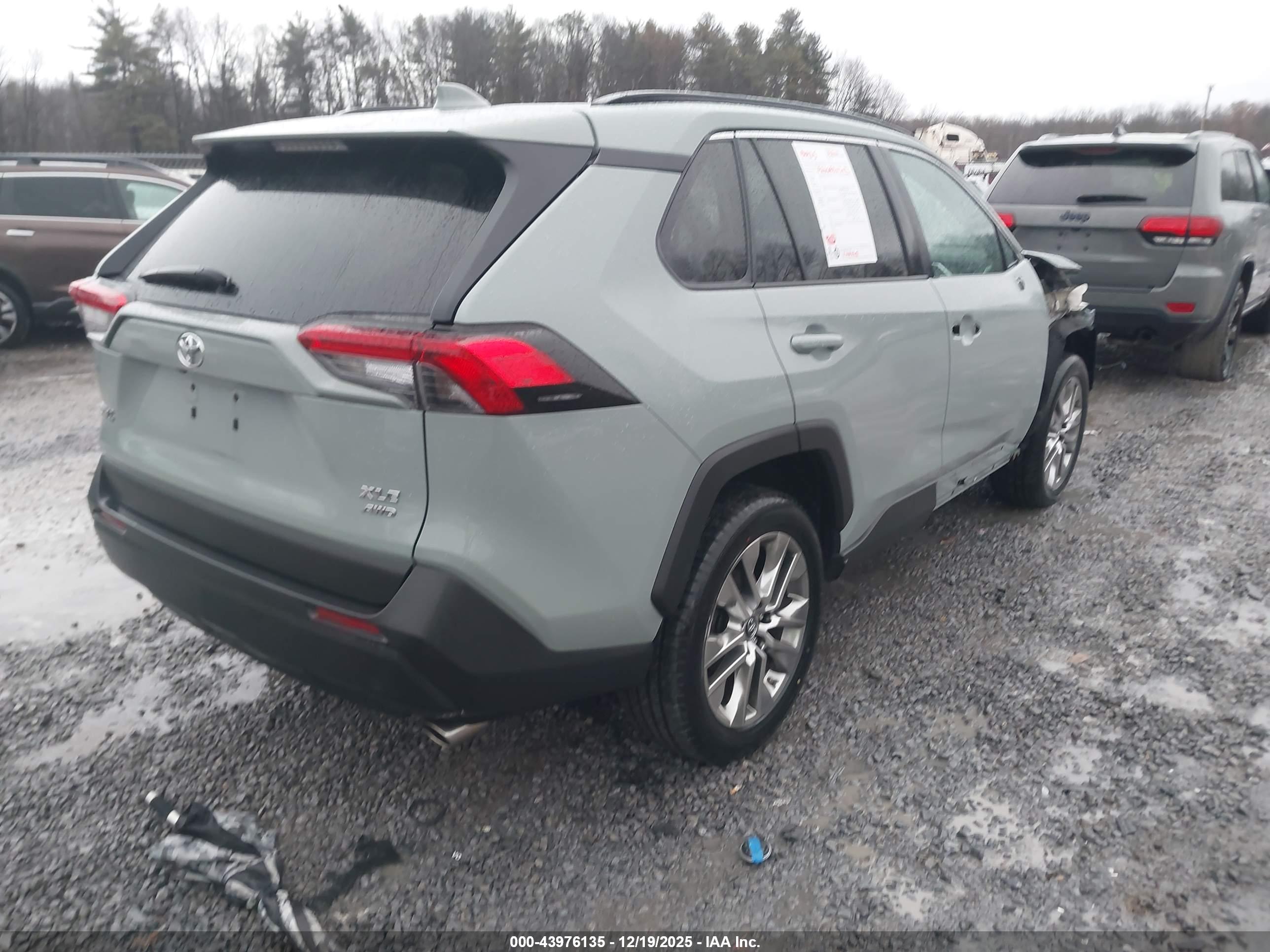 TOYOTA RAV4 image 4