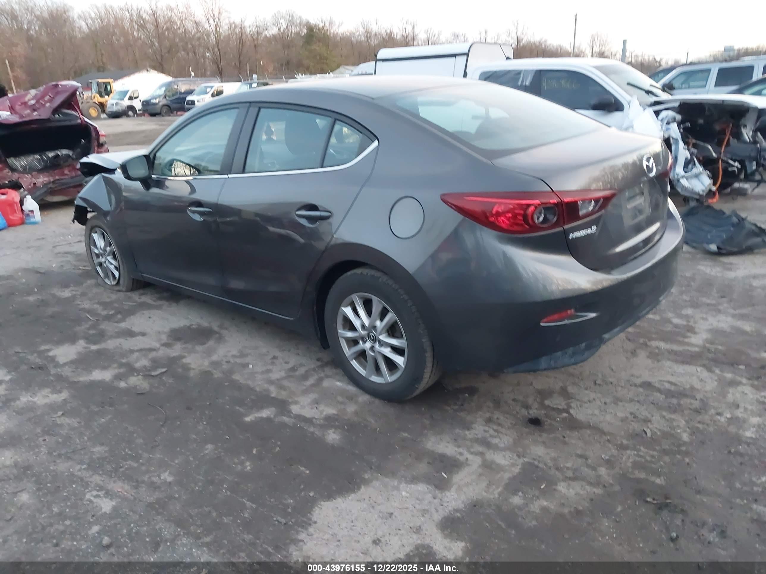 MAZDA MAZDA3 image 3