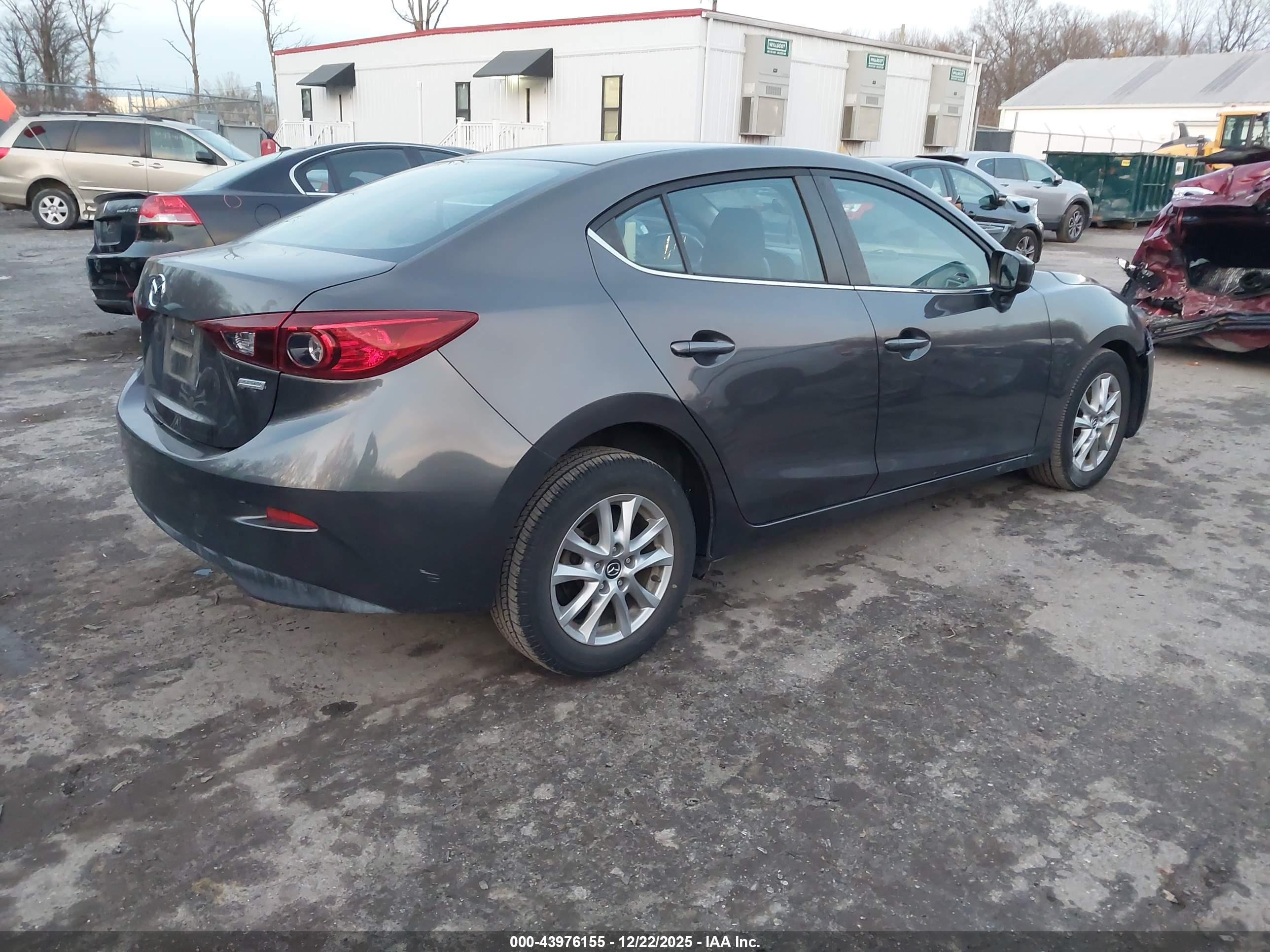 MAZDA MAZDA3 image 4
