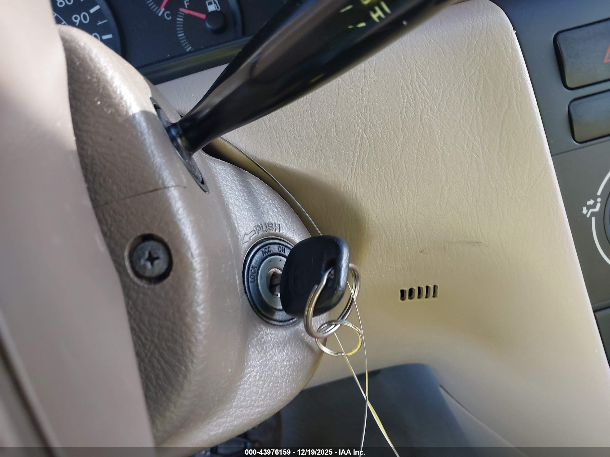 TOYOTA COROLLA image 11
