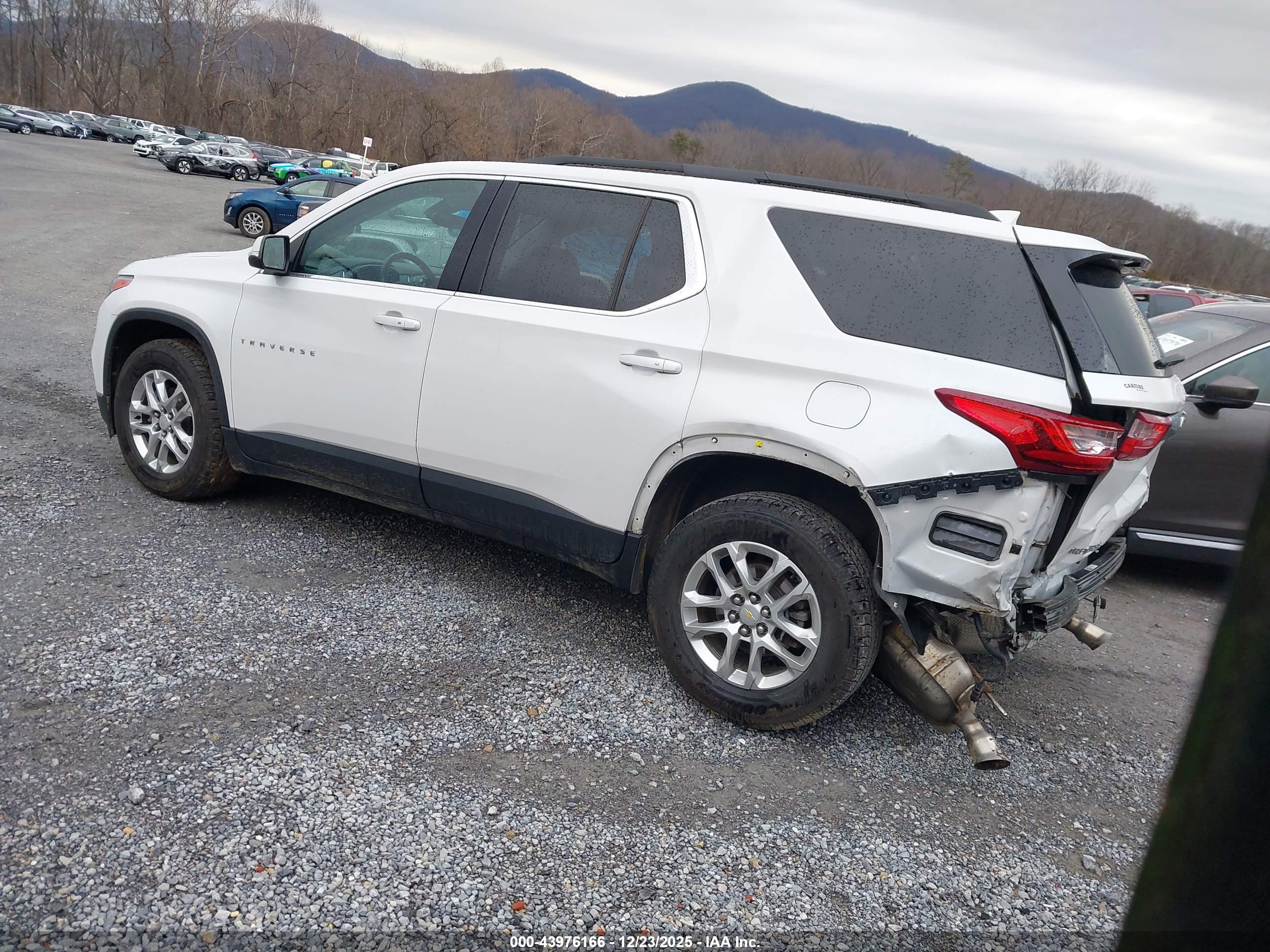 CHEVROLET TRAVERSE image 3