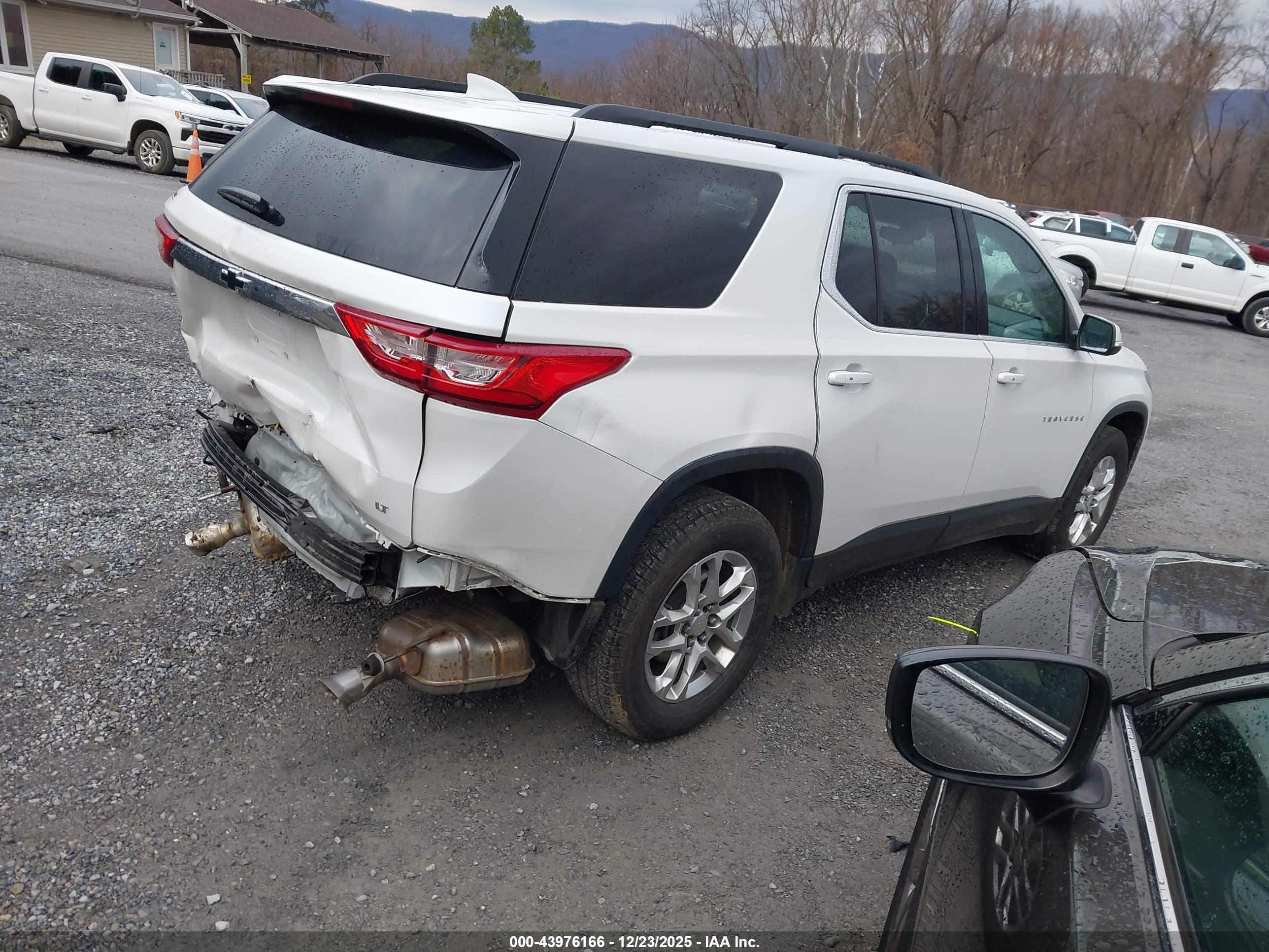 CHEVROLET TRAVERSE image 4