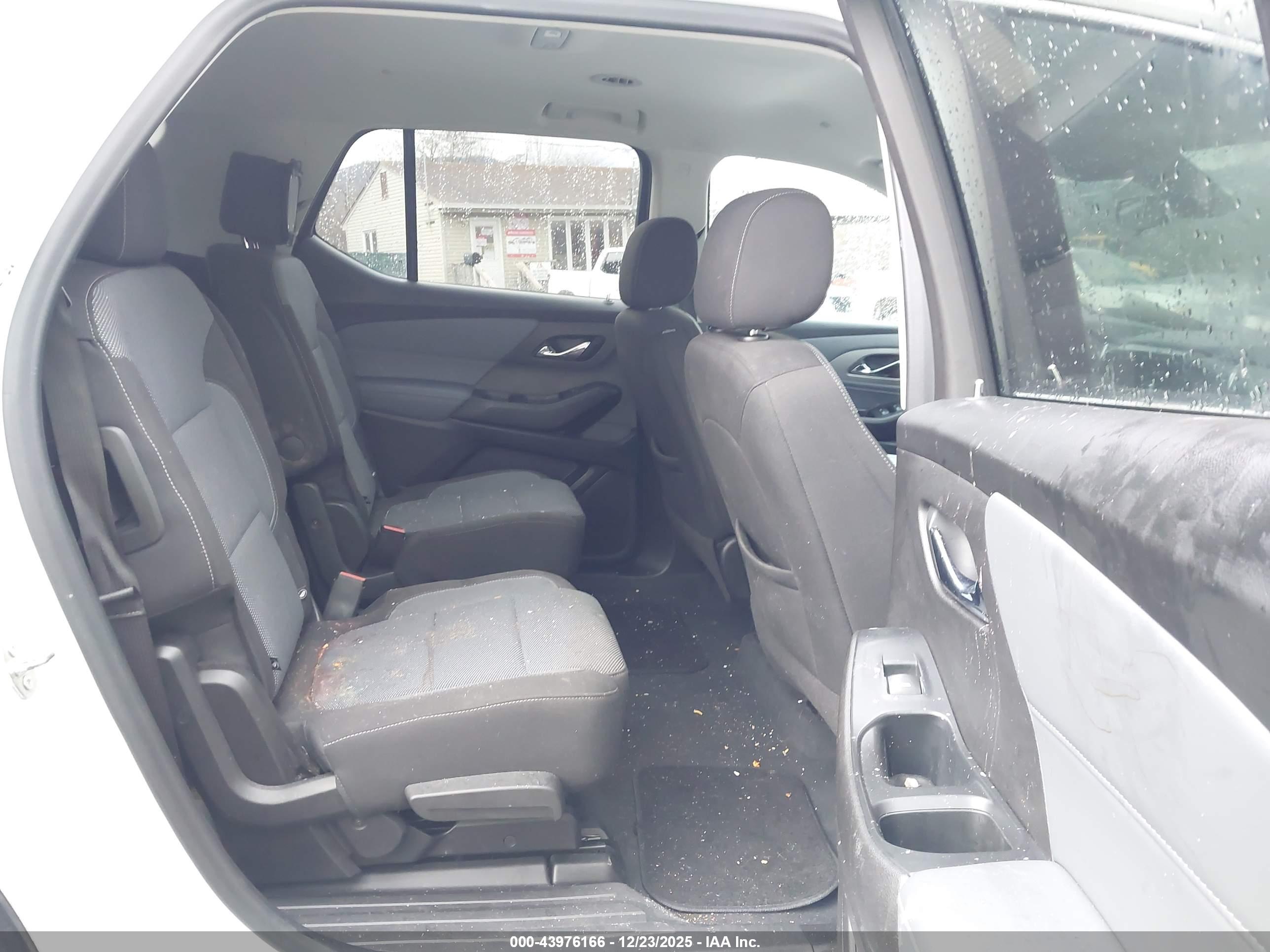 CHEVROLET TRAVERSE image 8