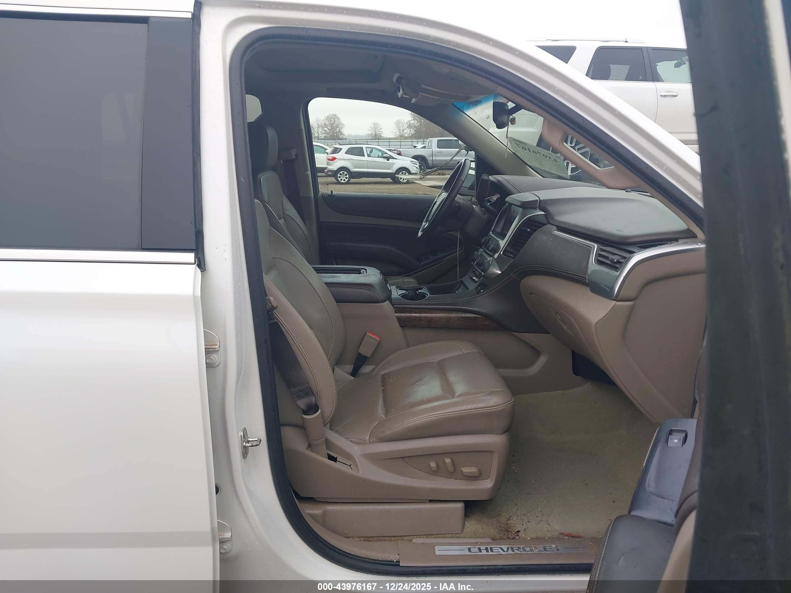 CHEVROLET TAHOE image 5