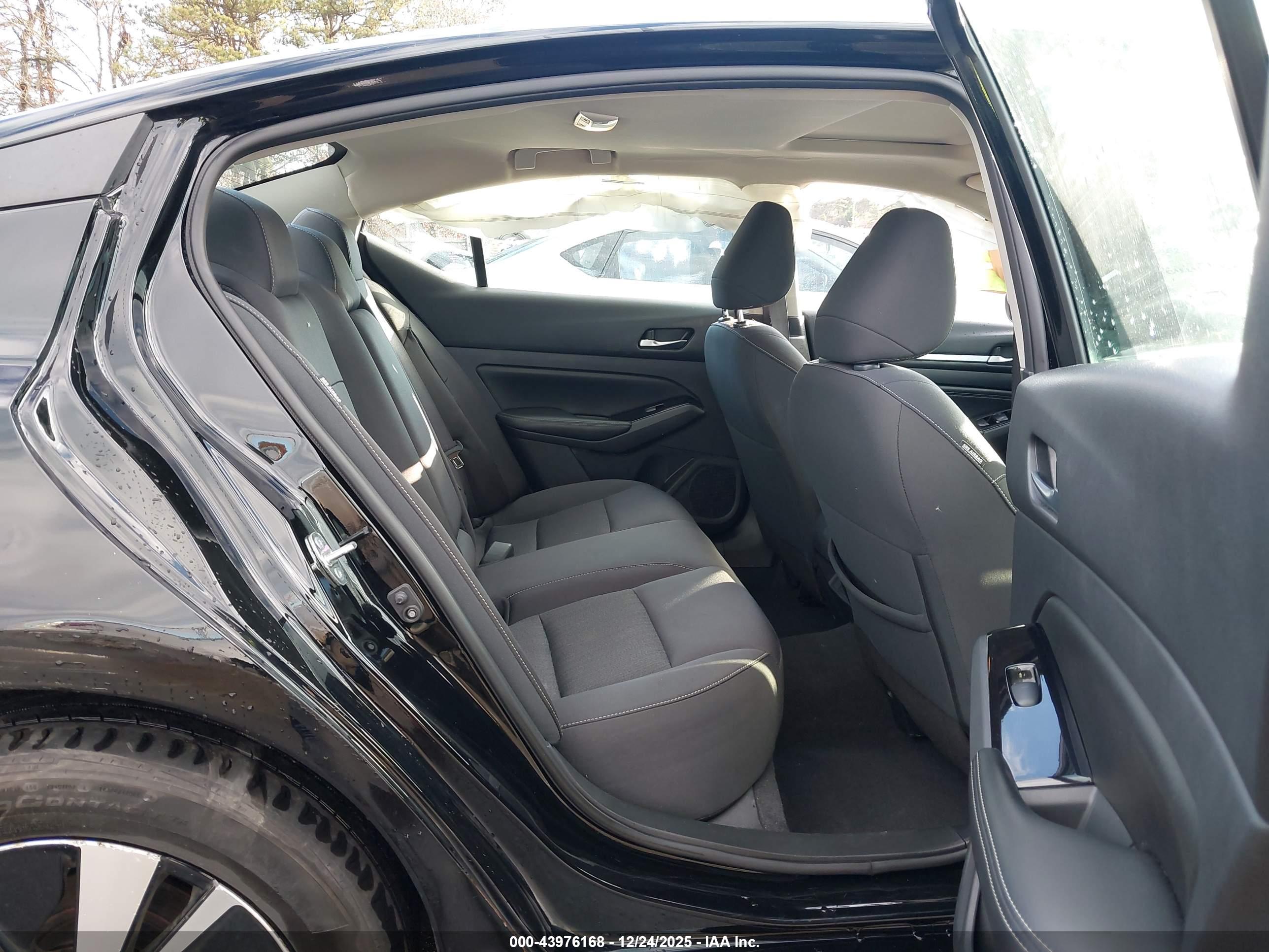 NISSAN ALTIMA image 8