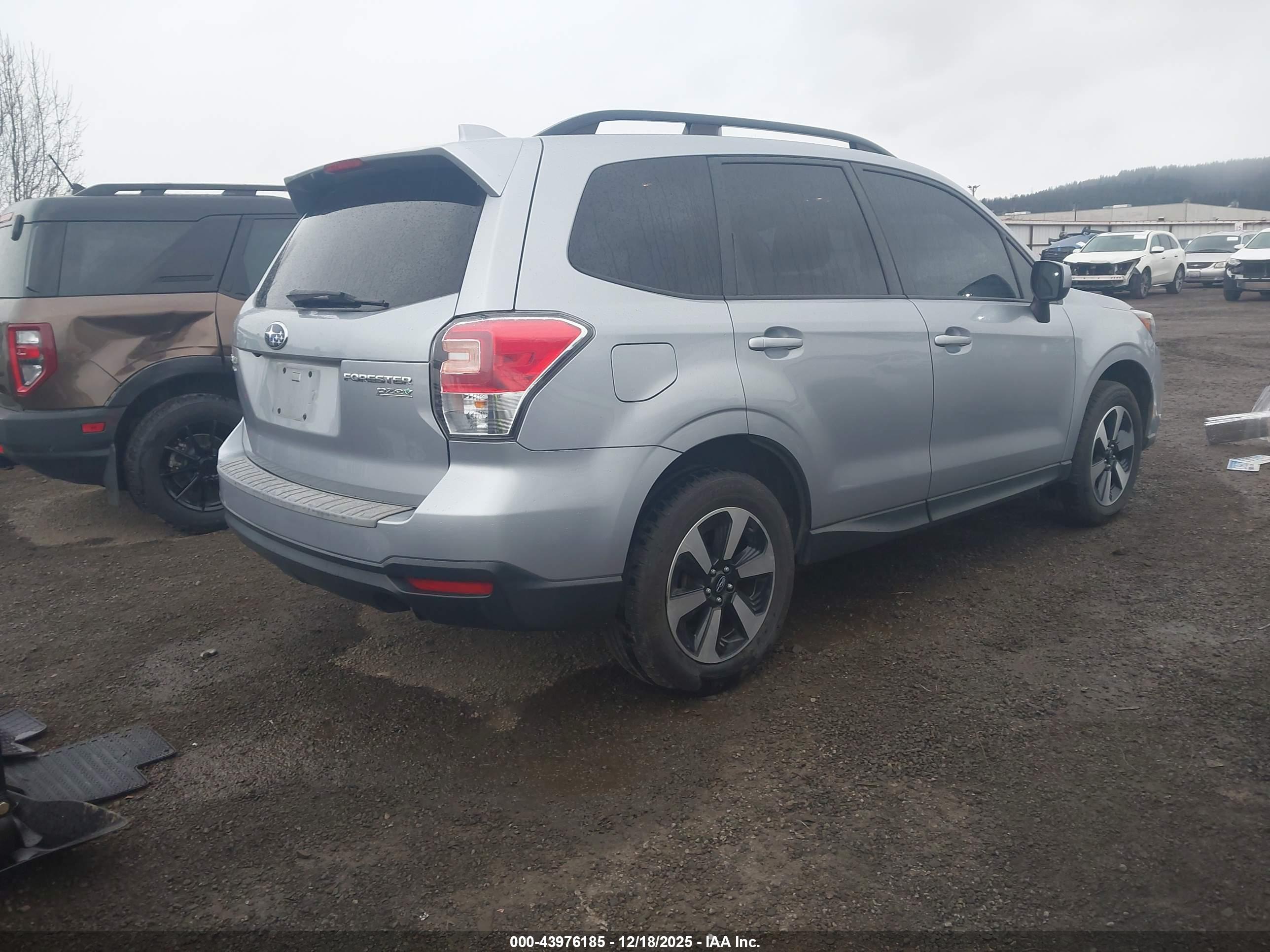 SUBARU FORESTER image 4