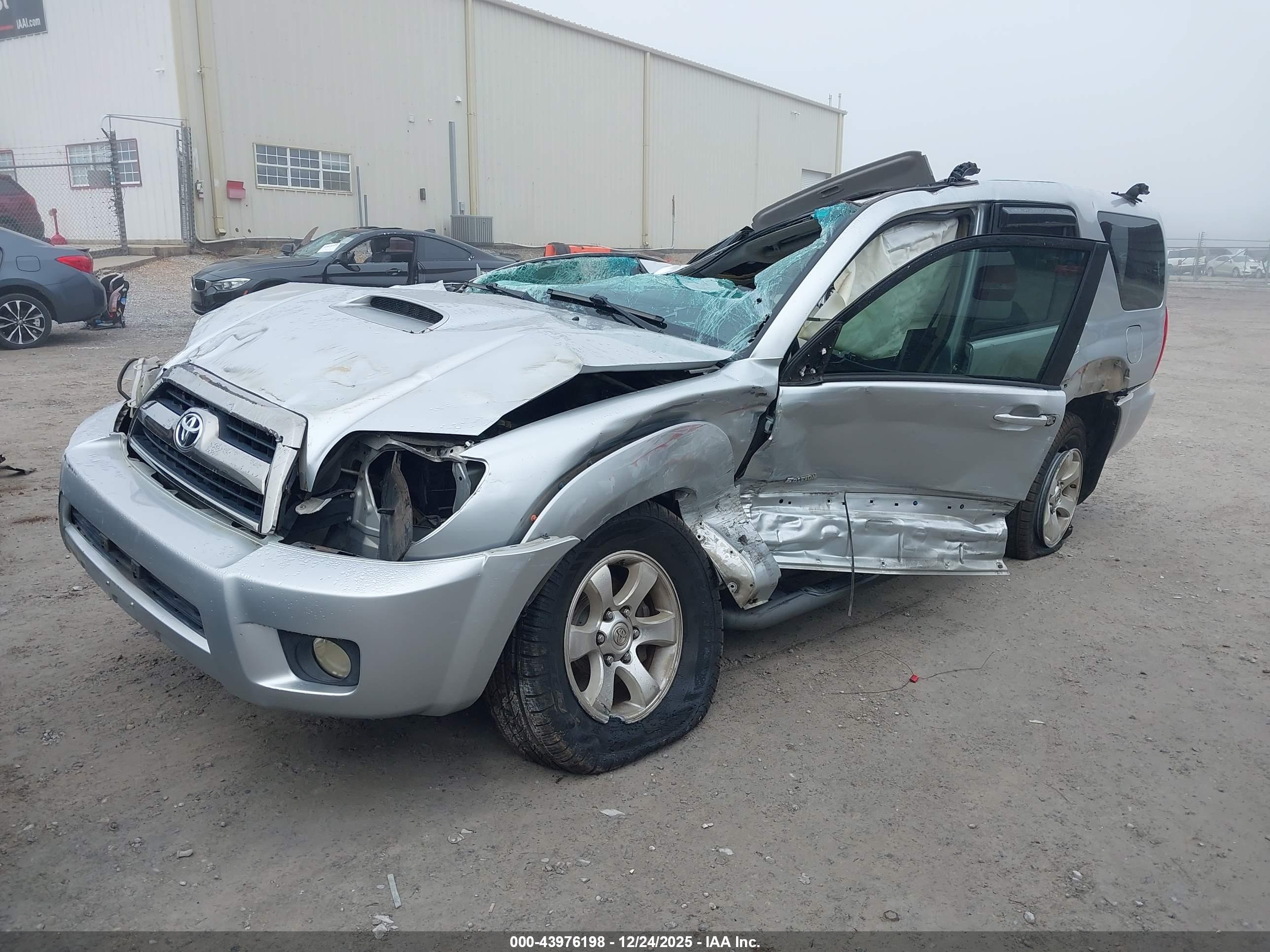 TOYOTA 4RUNNER image 2