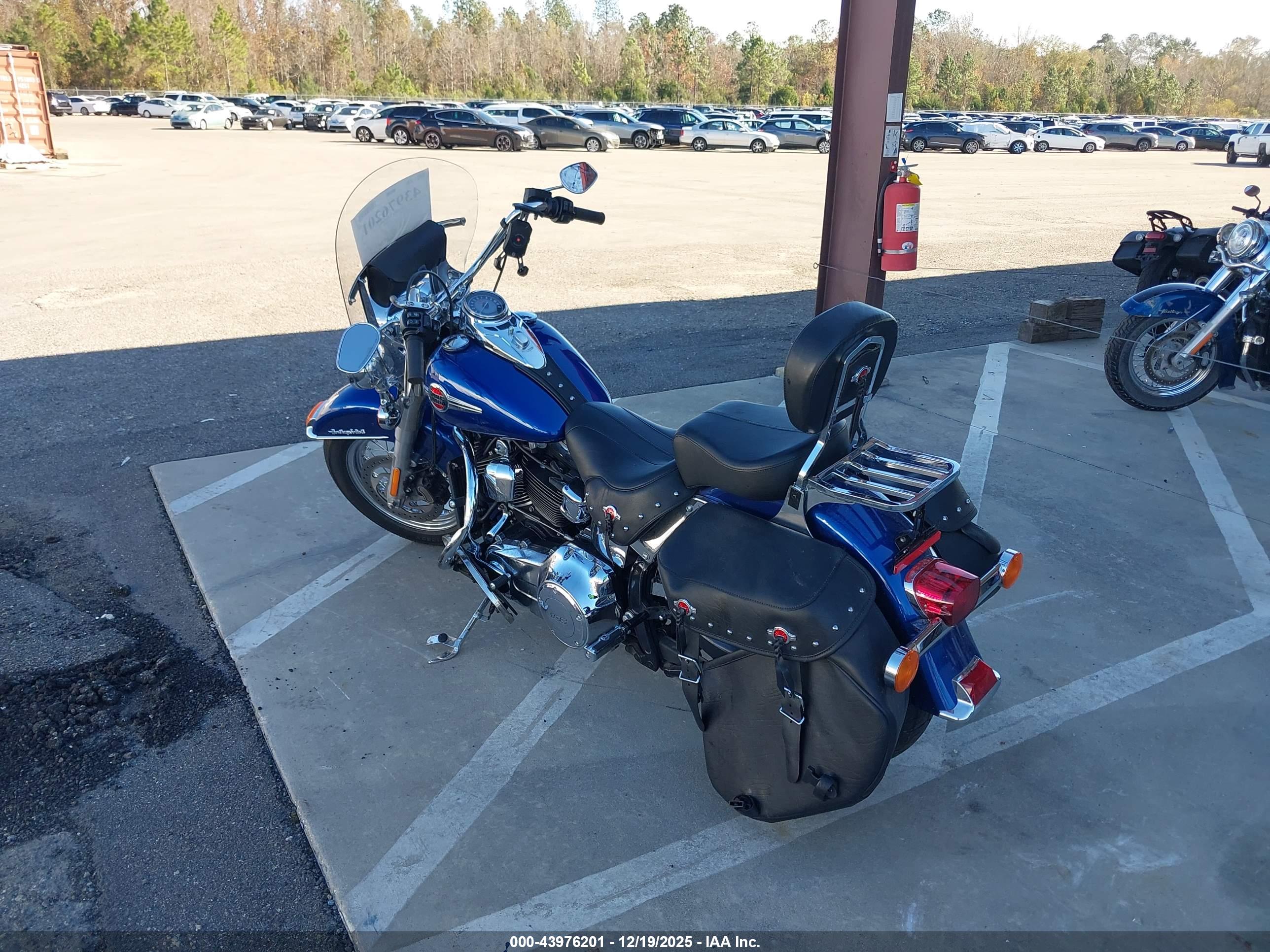 HARLEY-DAVIDSON FLSTC image 3