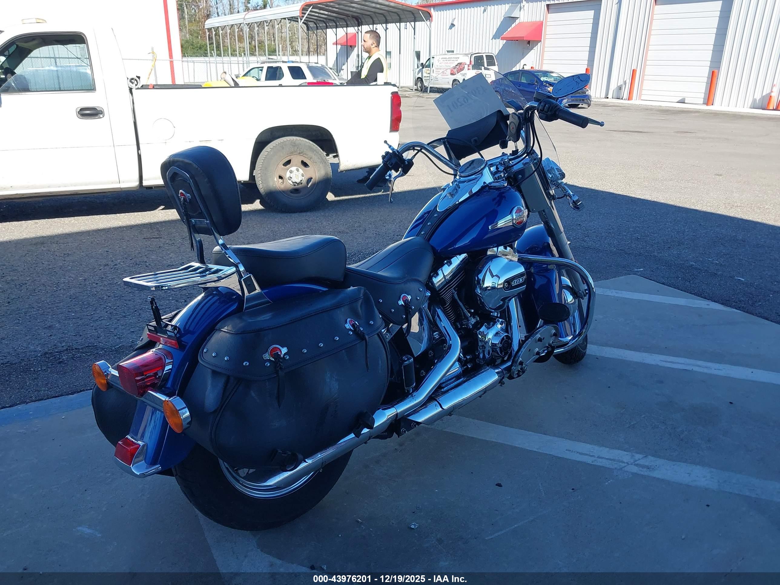 HARLEY-DAVIDSON FLSTC image 4