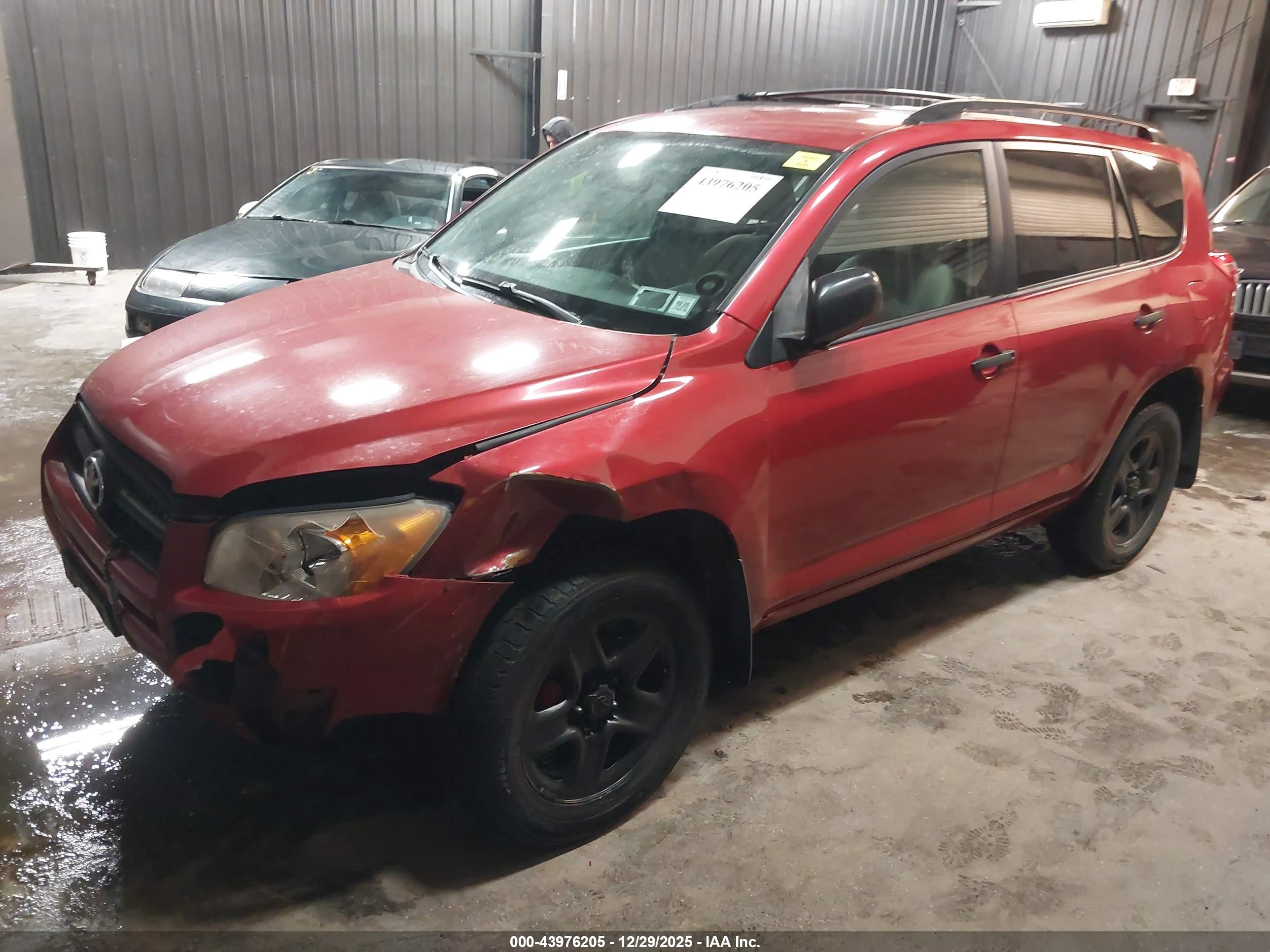 TOYOTA RAV4 image 2