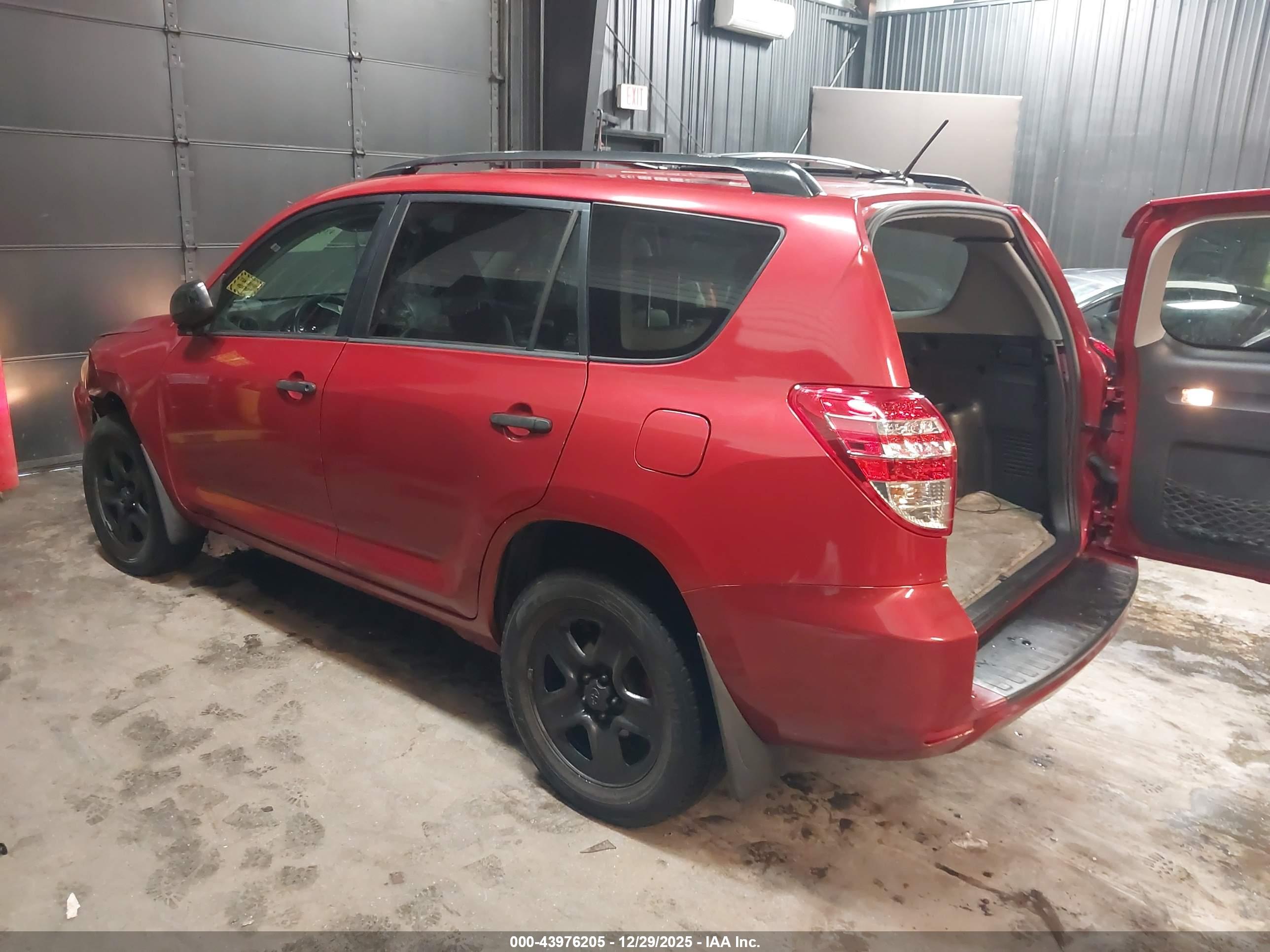 TOYOTA RAV4 image 3