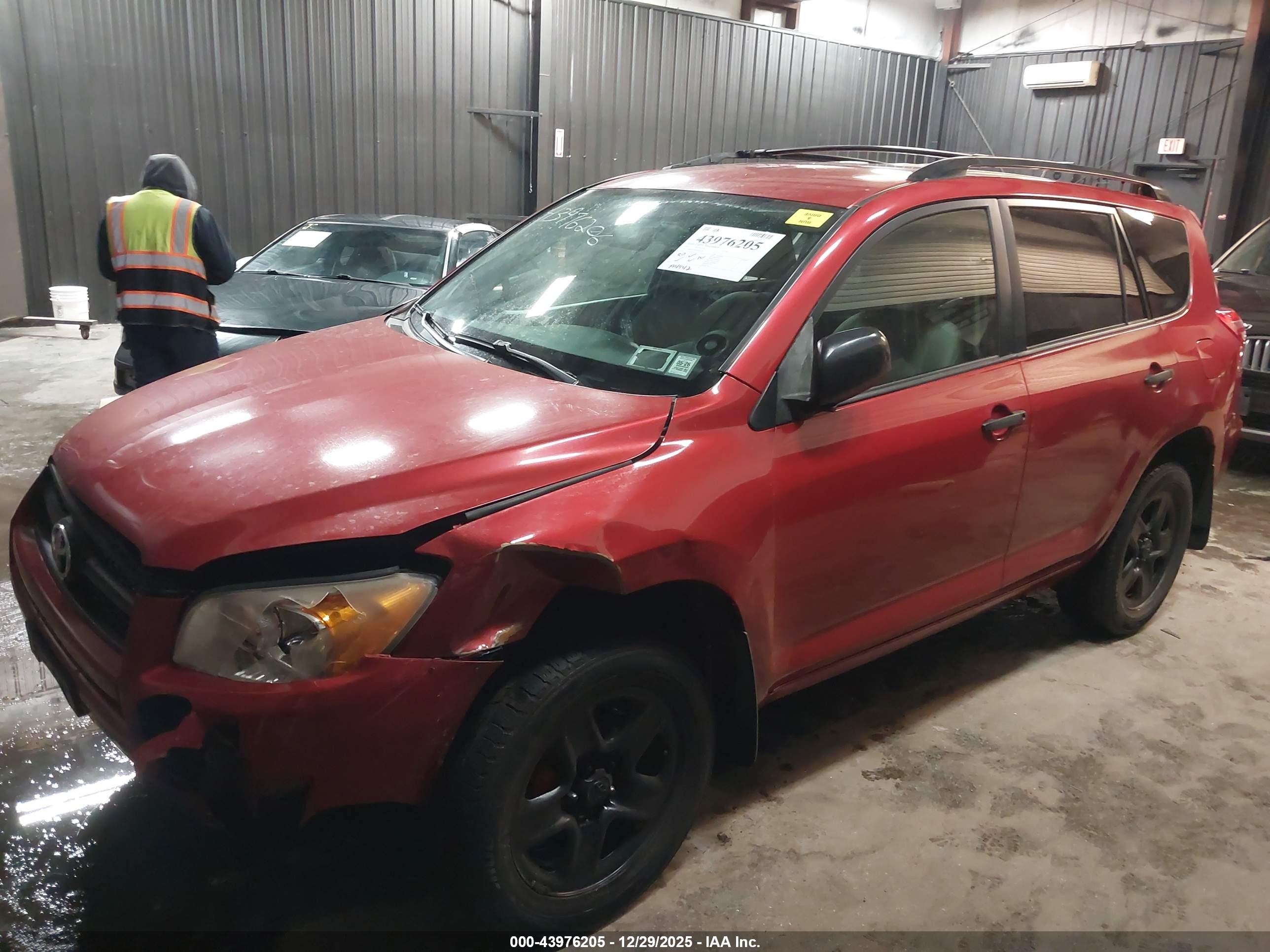 TOYOTA RAV4 image 6