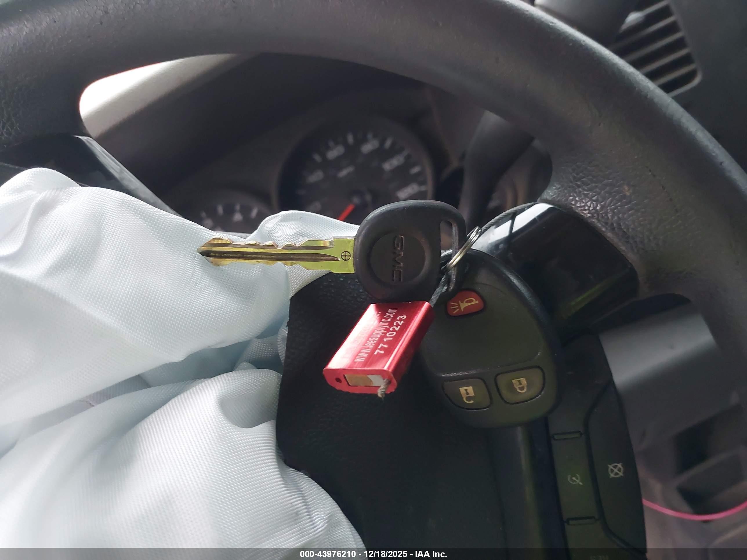 GMC SIERRA image 11