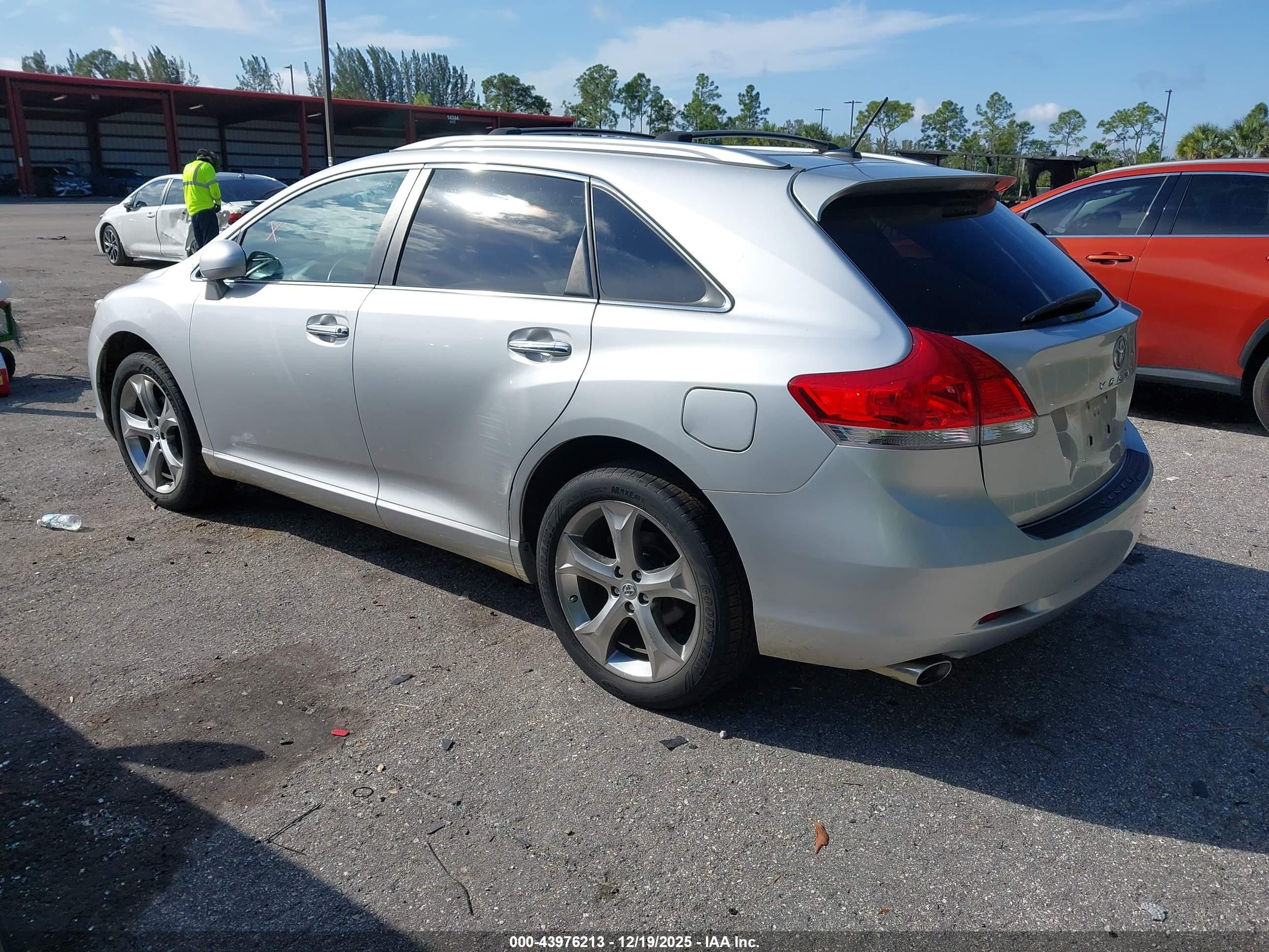 TOYOTA VENZA image 3