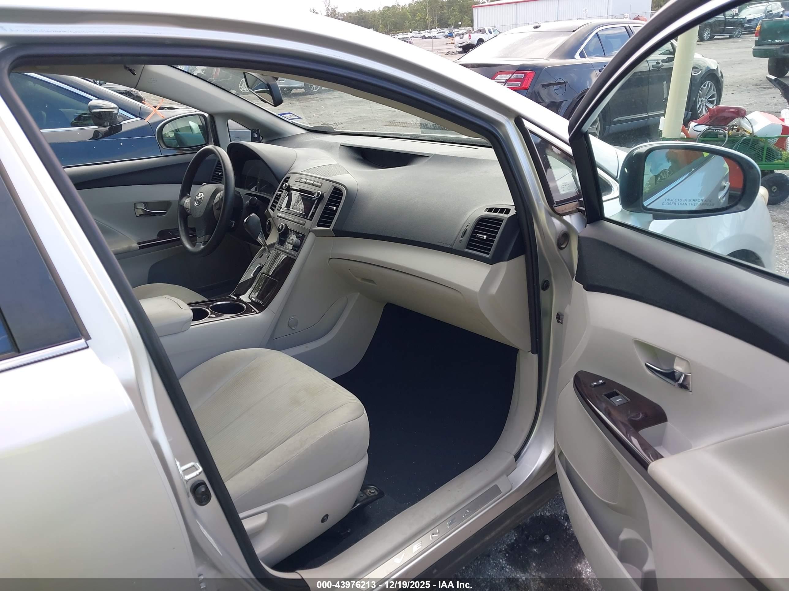 TOYOTA VENZA image 5