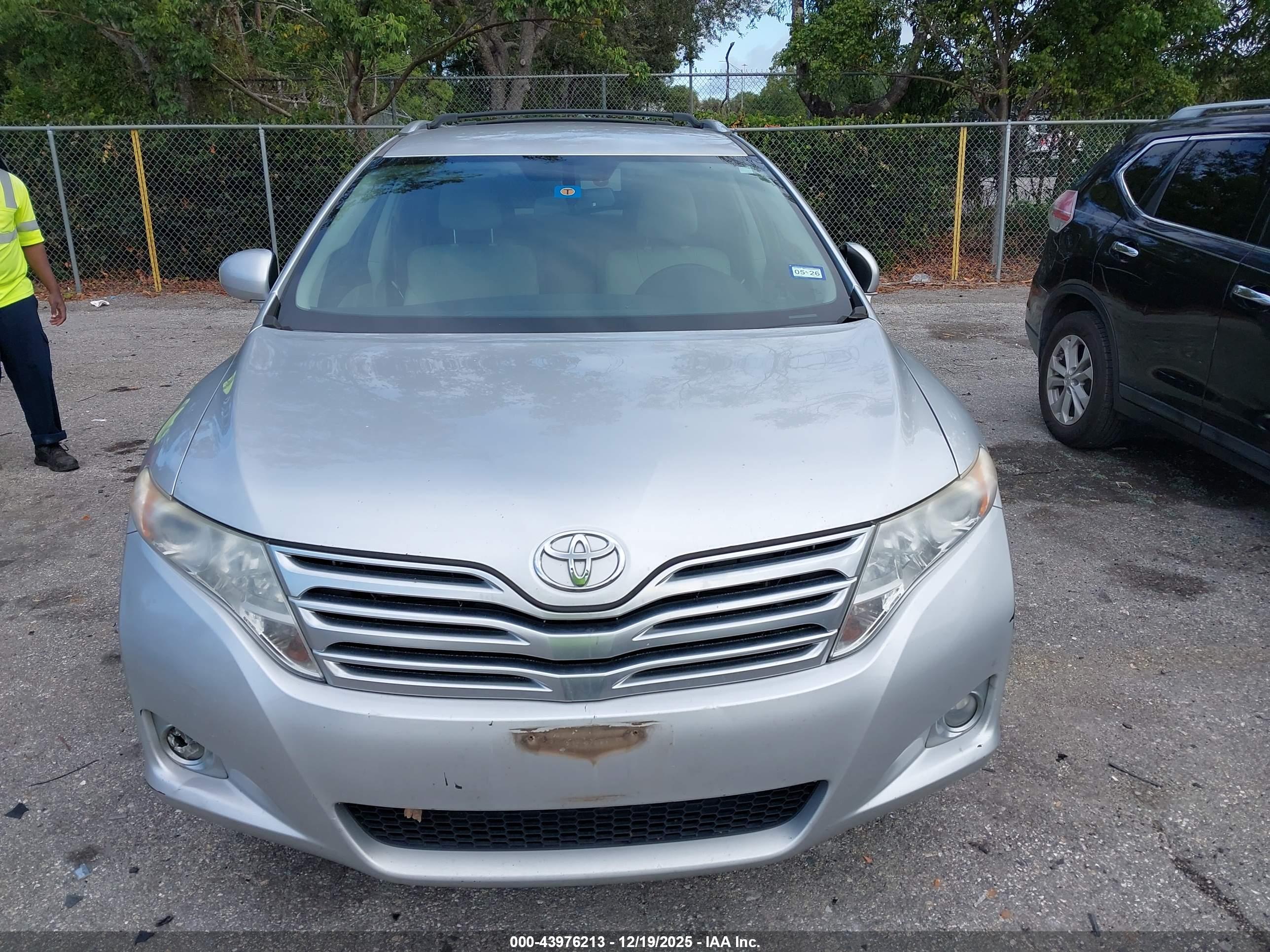 TOYOTA VENZA image 6