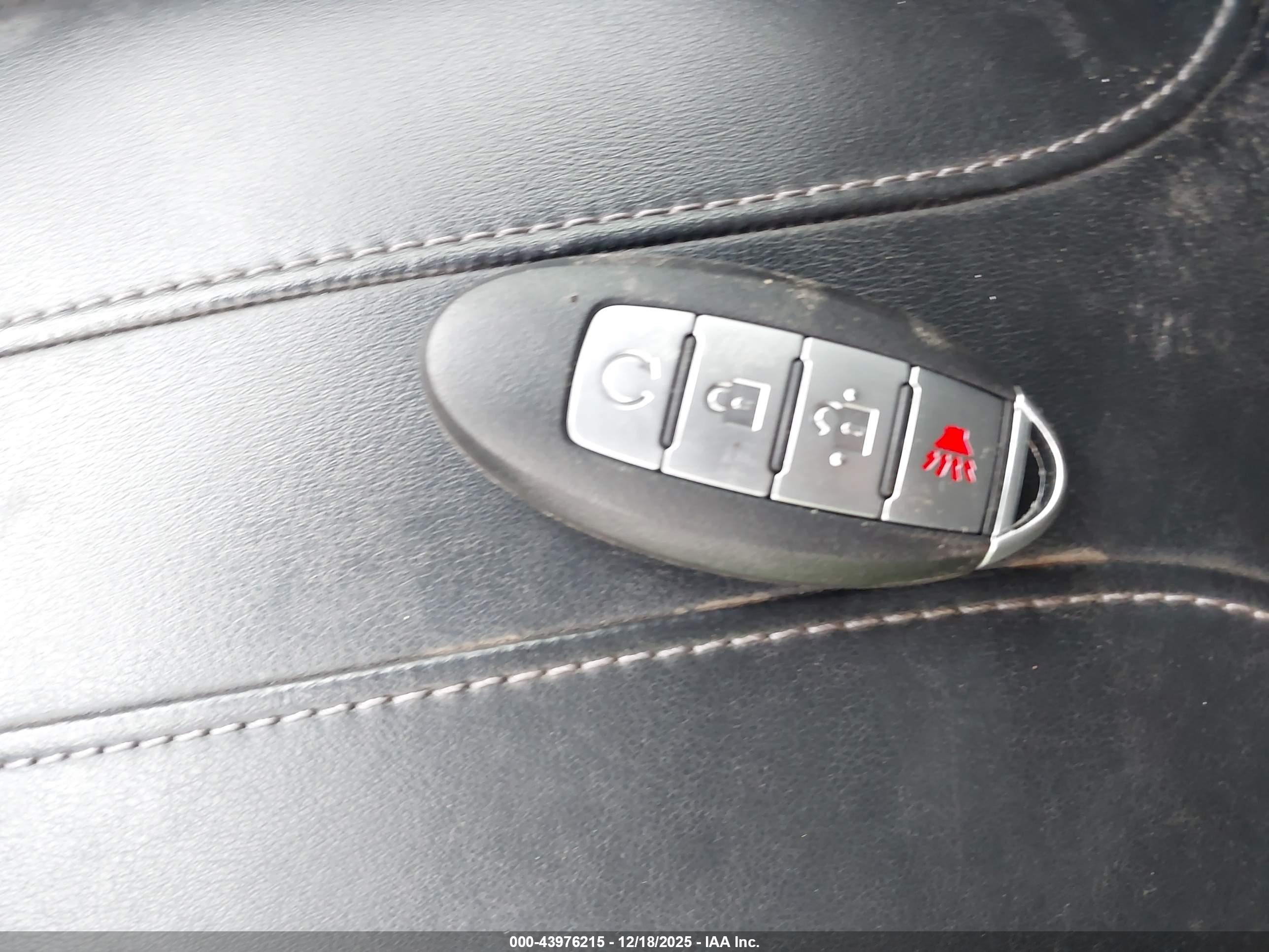 NISSAN ROGUE image 11