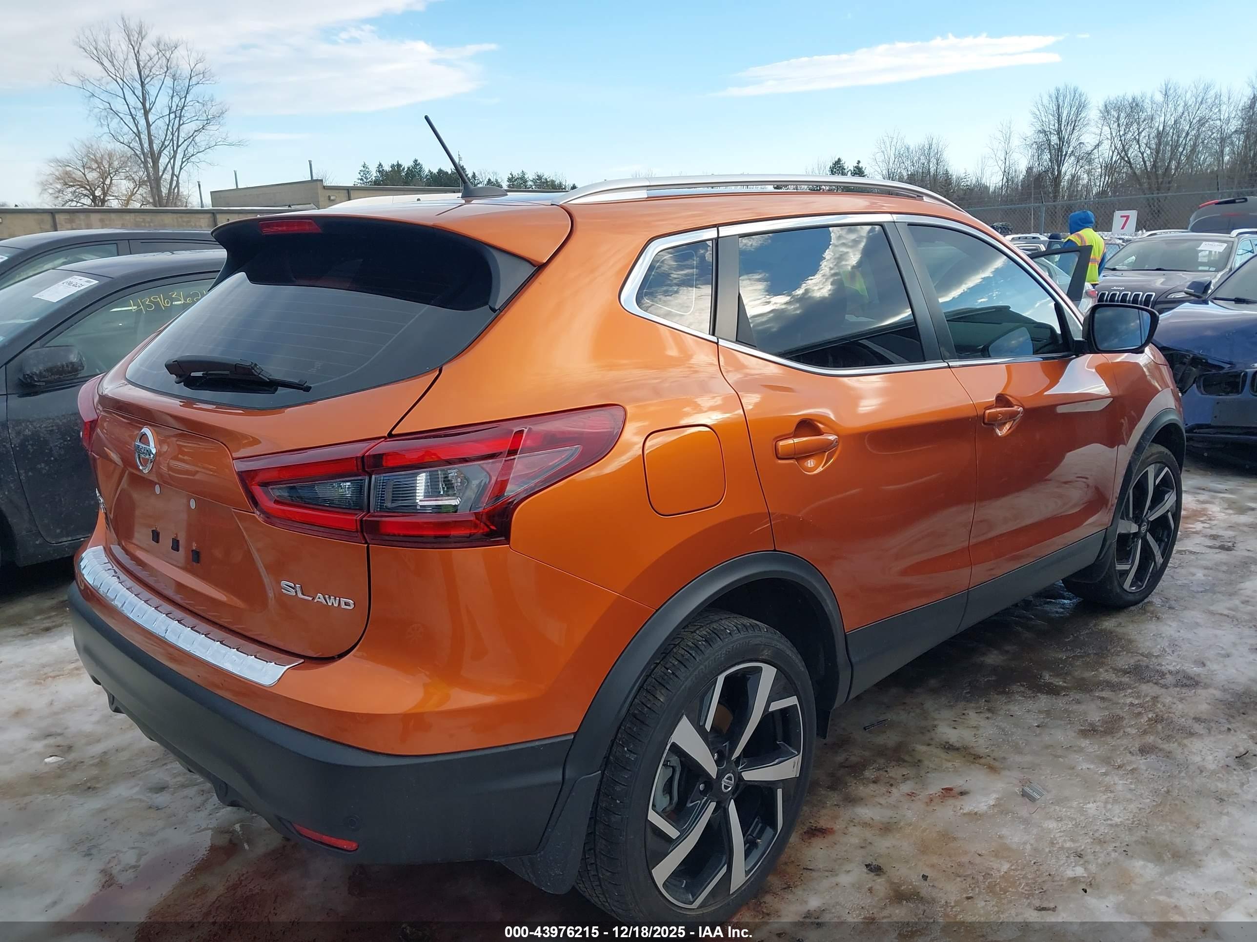 NISSAN ROGUE image 4